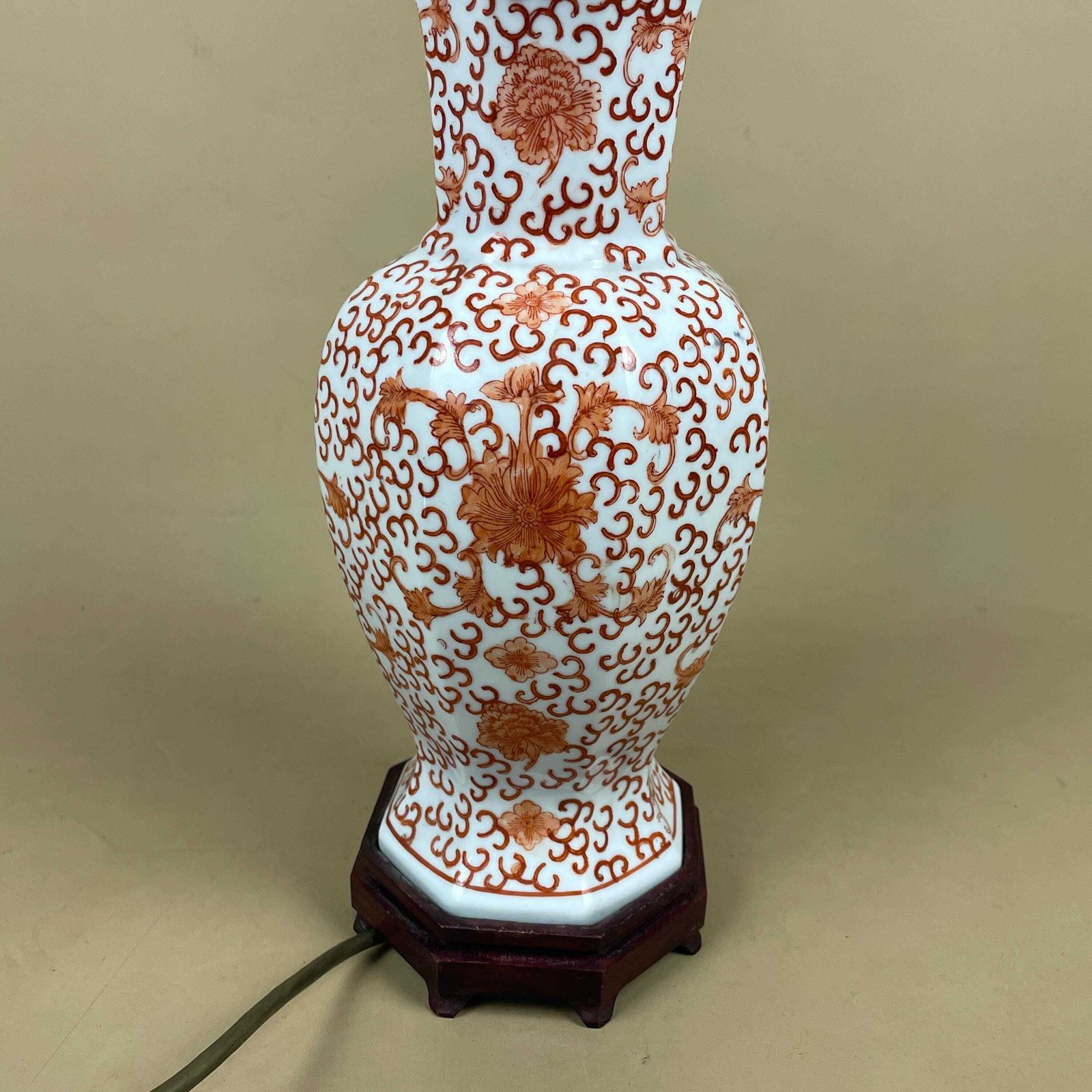 Oriental Ceramic Lamp Orange White Ginger Jar Hand Painted Floral Light Table Brass Gold Chinoiserie Chinese Ornate Pattern Wood Base photo vintage