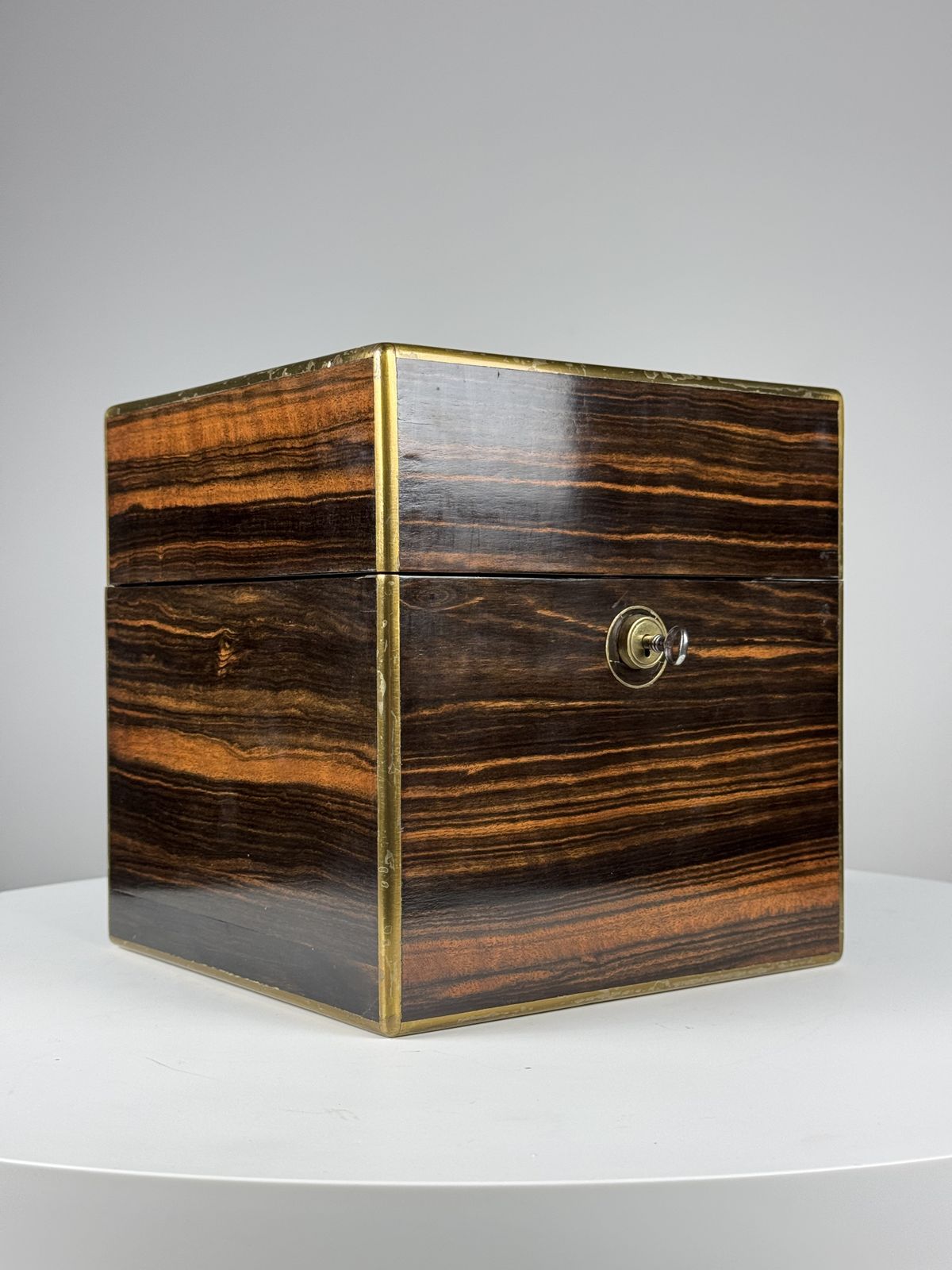 Decanter Box 19th Century, 1800s photo Home Decor