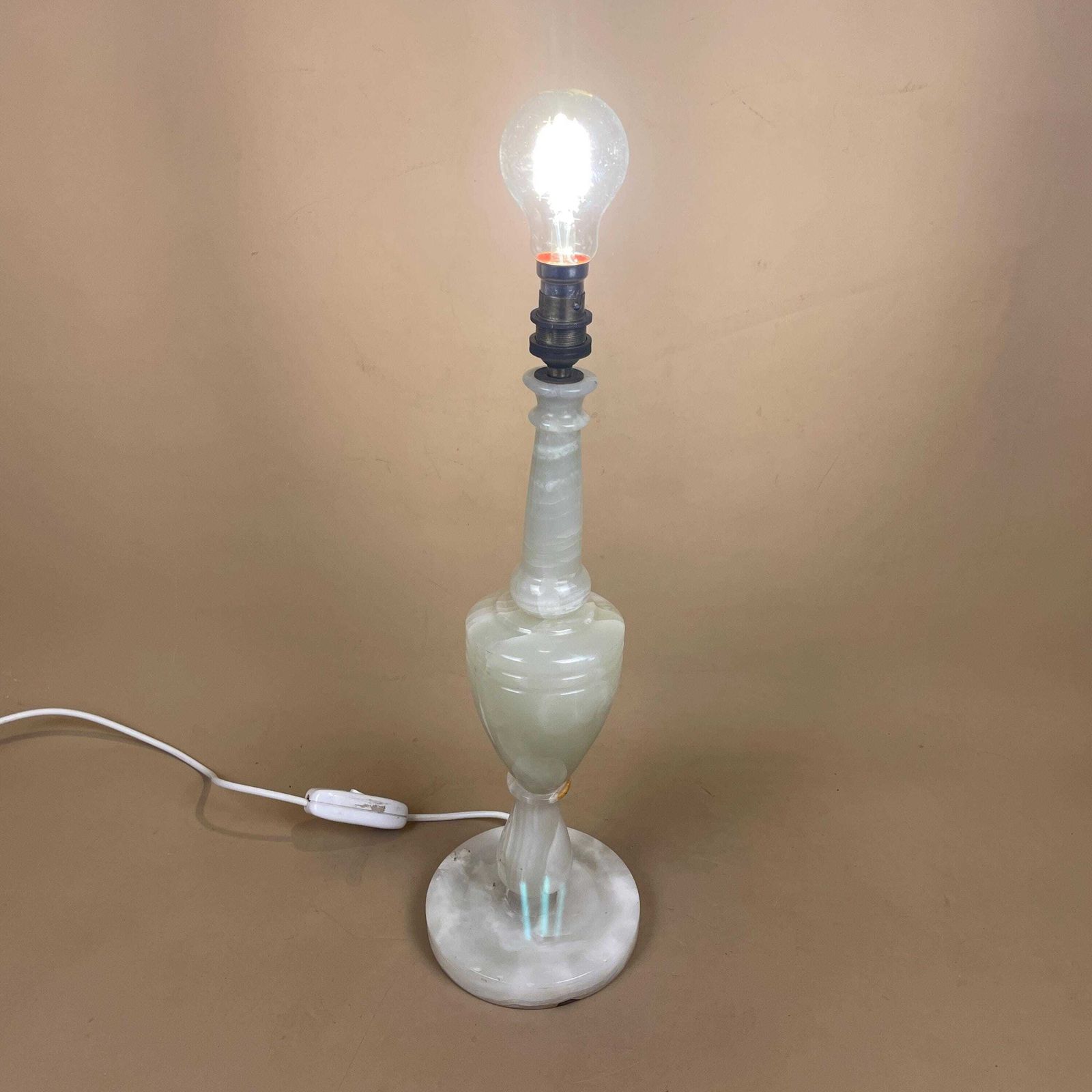 photo furniture Marble Table Lamp Base Large Green Stone Vintage Bedside Light Brass Fitting Classic Column Lighting Mid Century Style