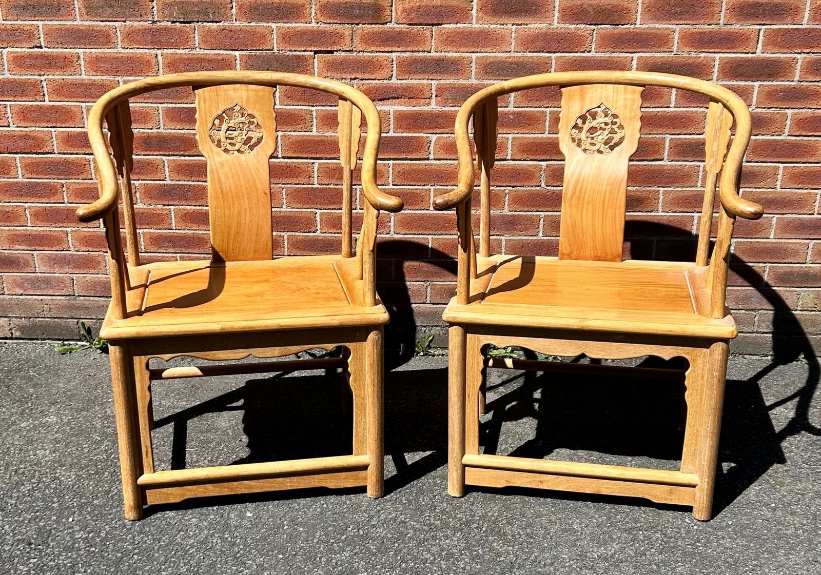 Pair Of Quality Ming Style Chinese Oriental Elm Wishbone Bentwood Arm Chairs