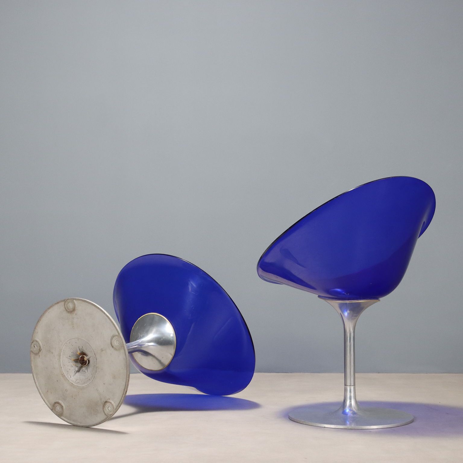 photo furniture Kartell Ero|S| Chairs Design Philippe Starck Aluminium Italy 1990s