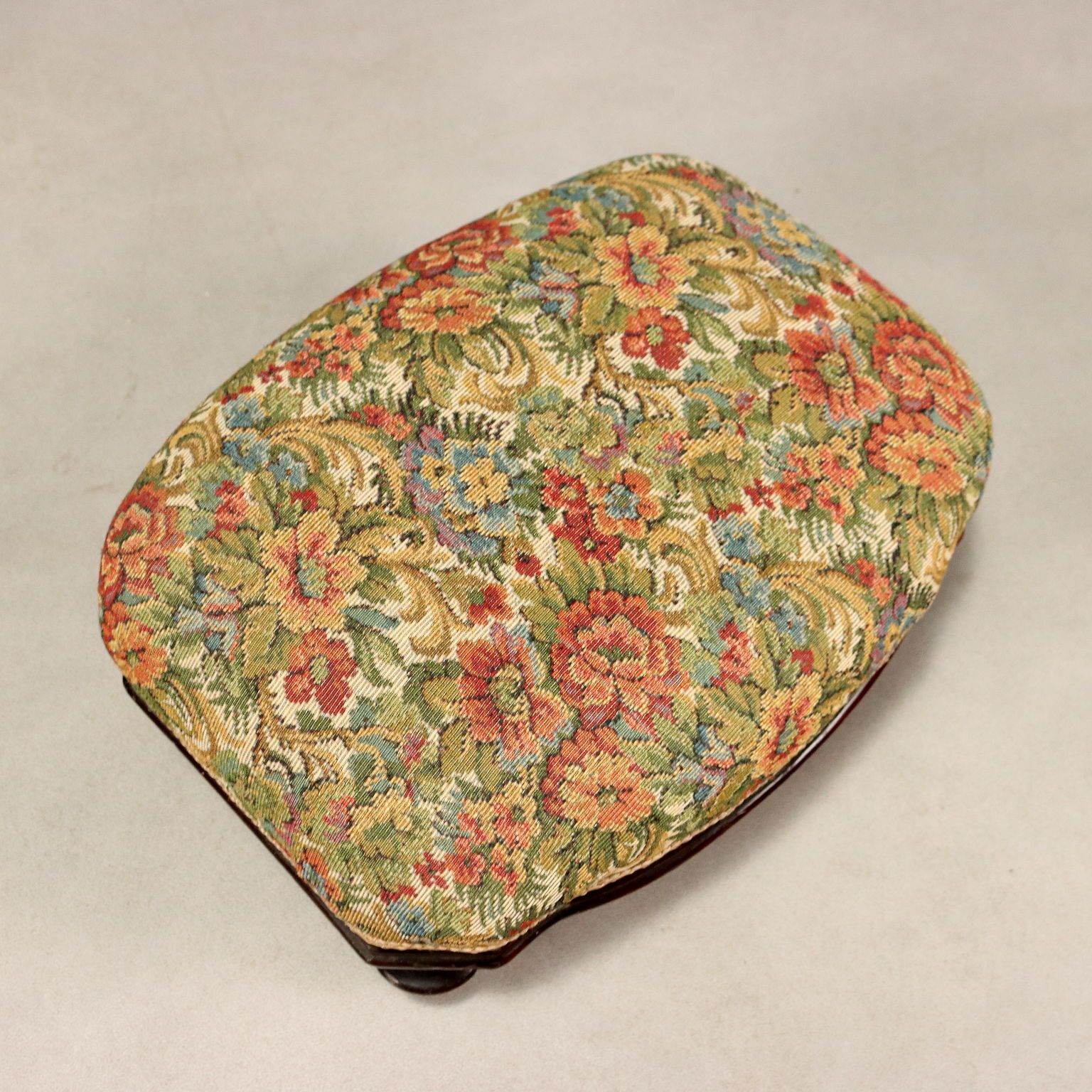 photo furniture Victorian Armchair With Pouf Fabric England XIX Century