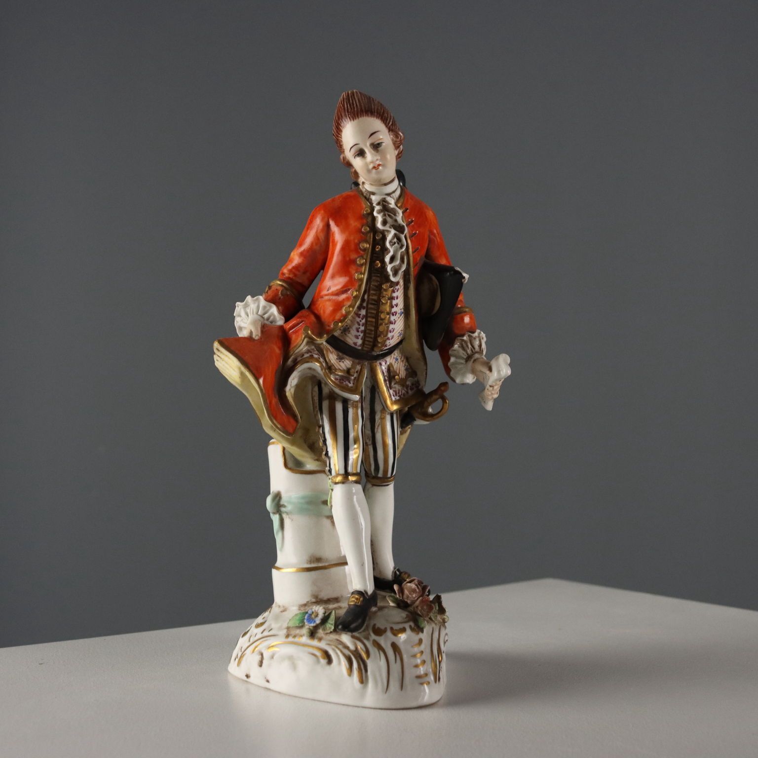 photo furniture Antique Figurines Rudolstadt Porcelain Germany XIX Century
