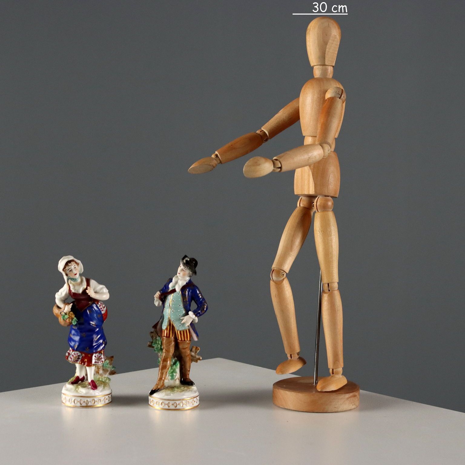 Figurines d'époque en porcelaine de Ludwigsburg, Allemagne, 1860 photo furniture
