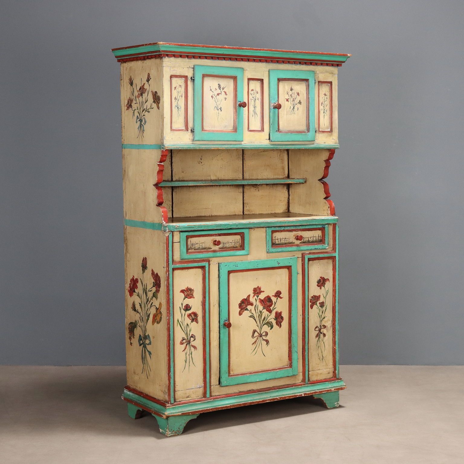 Armoire d'époque en bois laqué, Roumanie, XIXe siècle