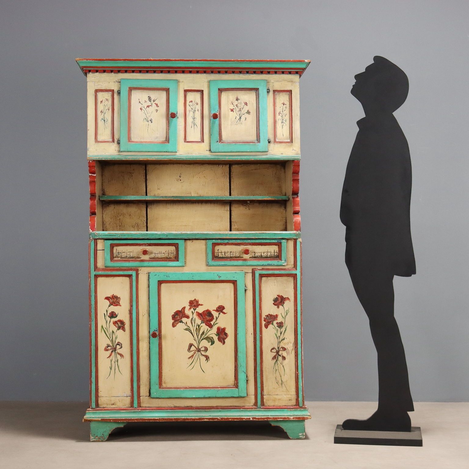Armoire d'époque en bois laqué, Roumanie, XIXe siècle photo for sale