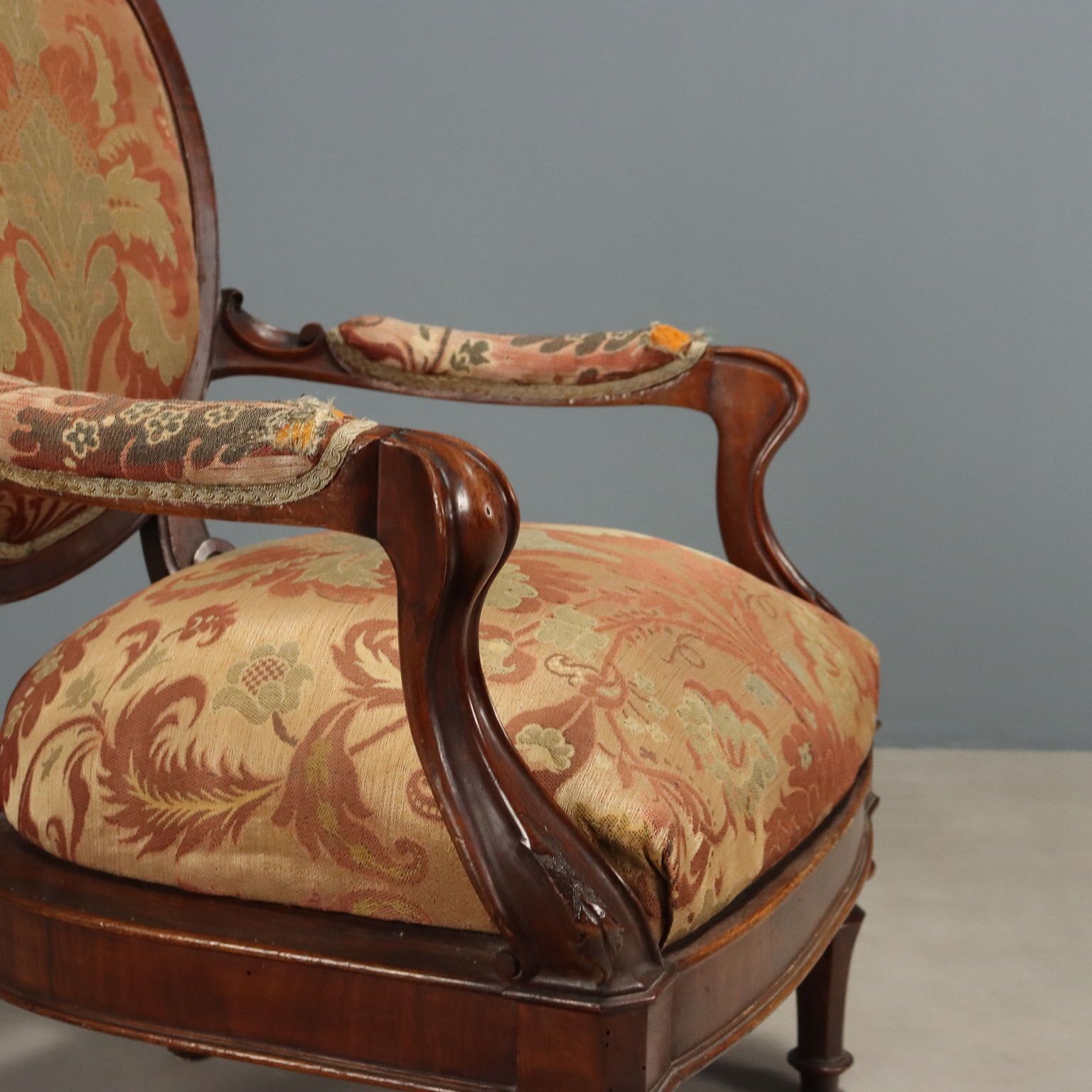 Antieke fauteuil Louis-Philippe walnoot stof Italië 19e eeuw photo vinterior