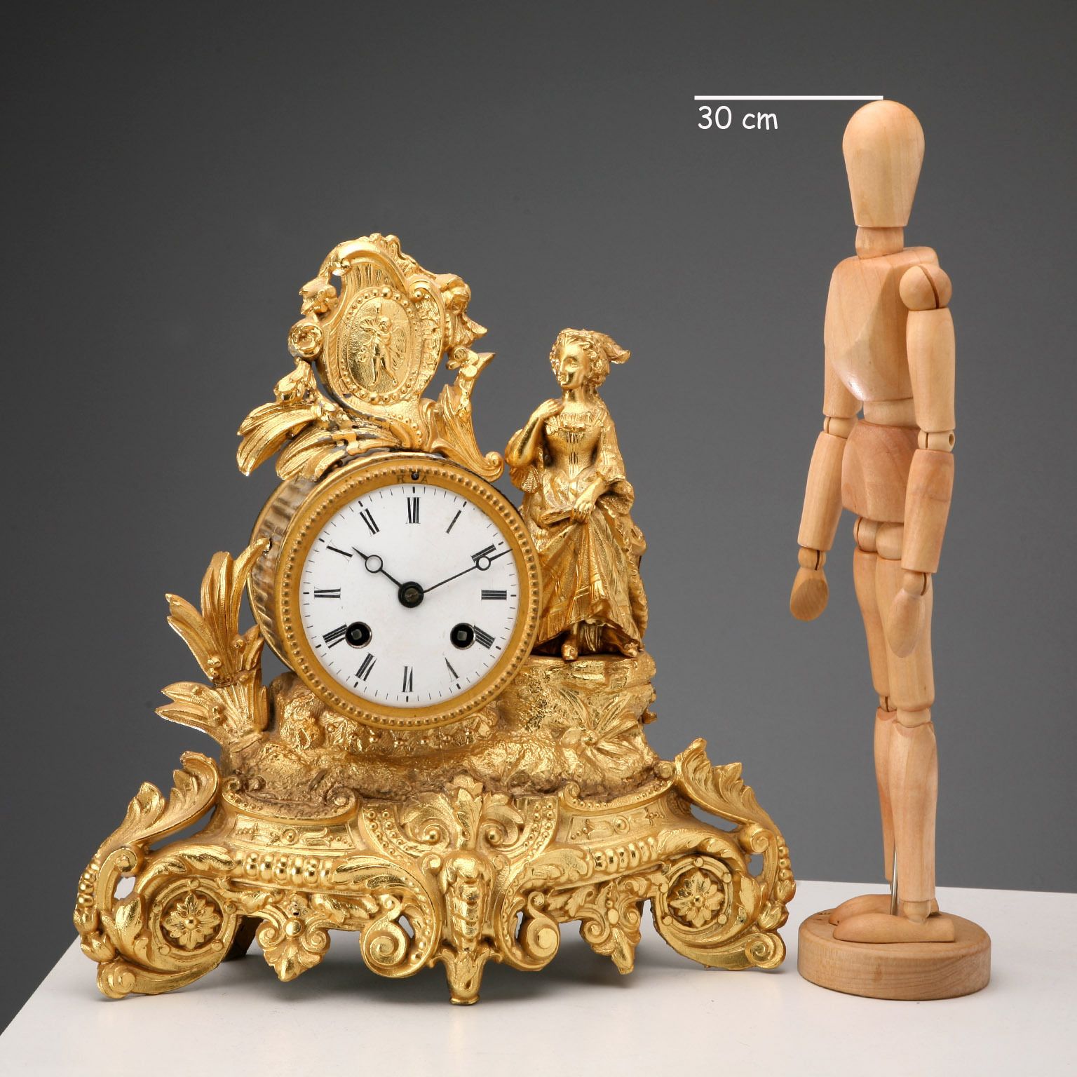 Pendule d'époque en antimoine doré, France, XIXe-XXe siècle photo furniture