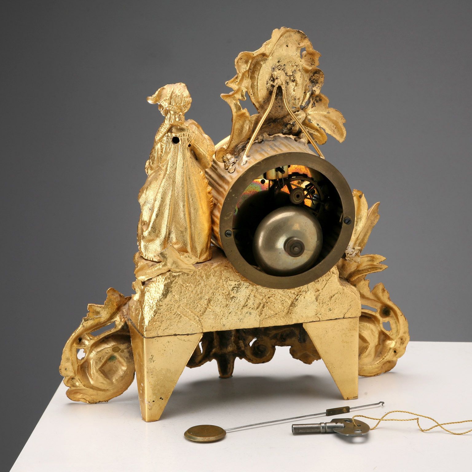 Pendule d'époque en antimoine doré, France, XIXe-XXe siècle photo 290.0
