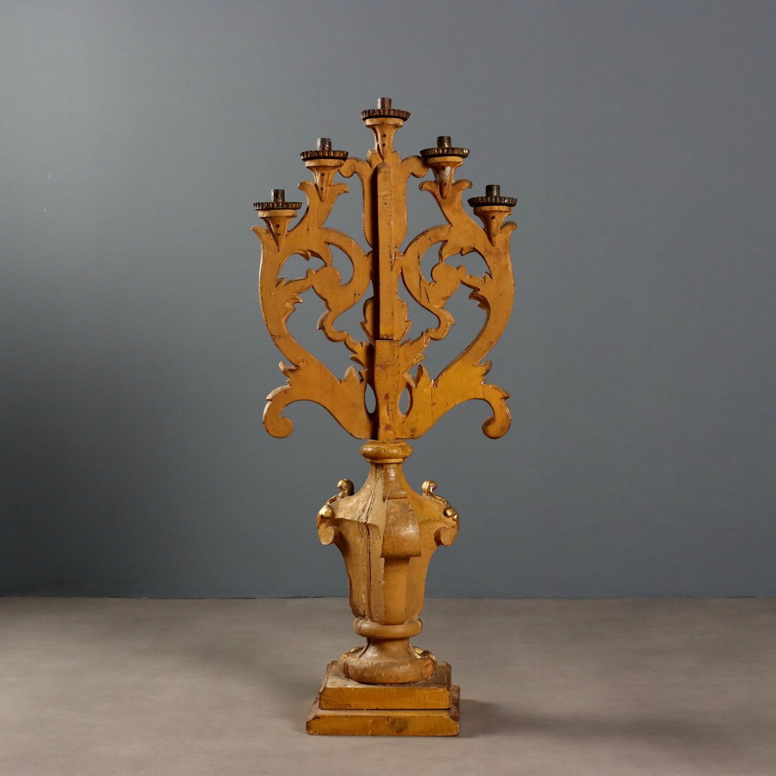 Candélabre d'époque en bois doré sculpté 5 lumières, XVIIIe siècle photo vinterior