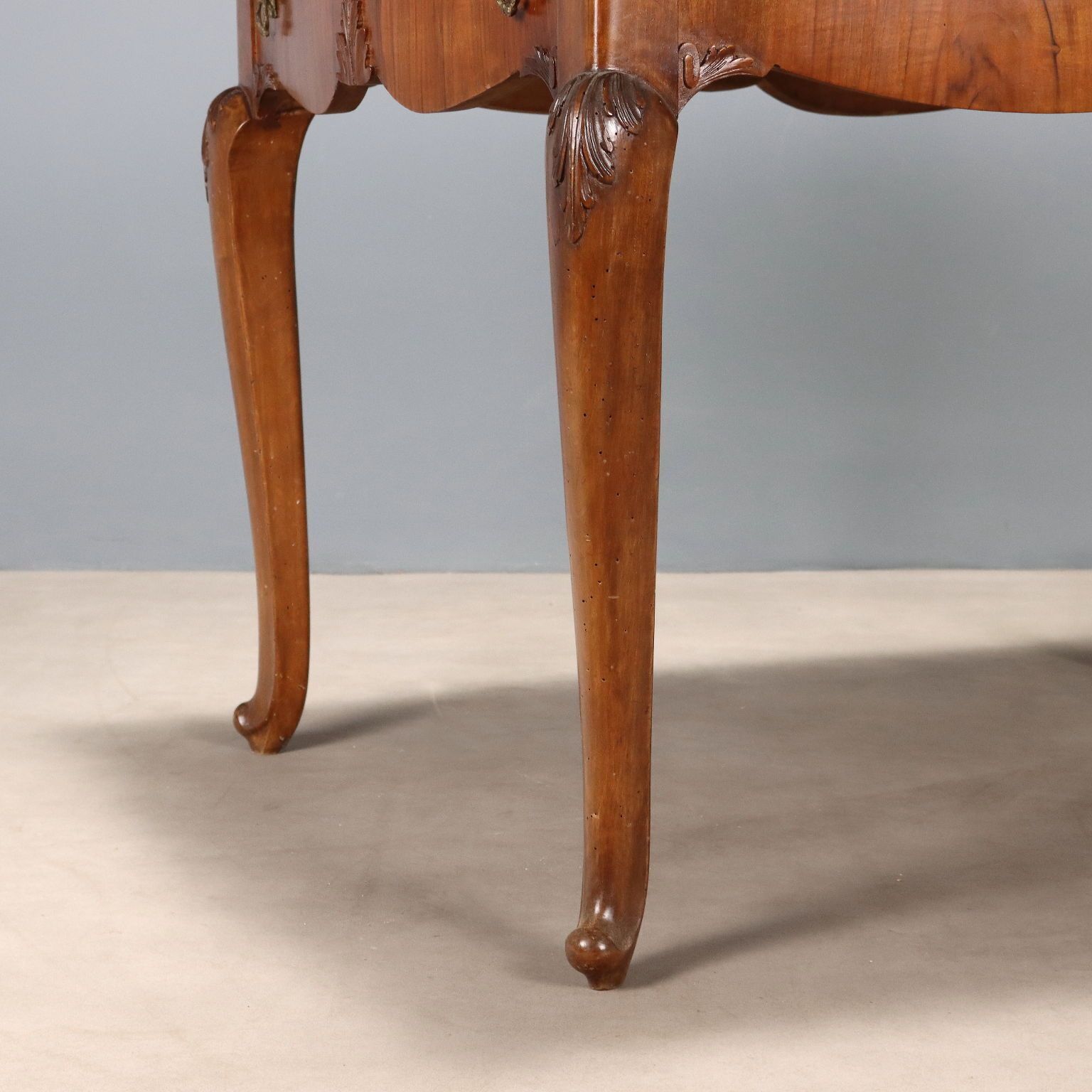 Antique Table Walnut Leafy Carving Shaped Feet Italy XX Century photo buy