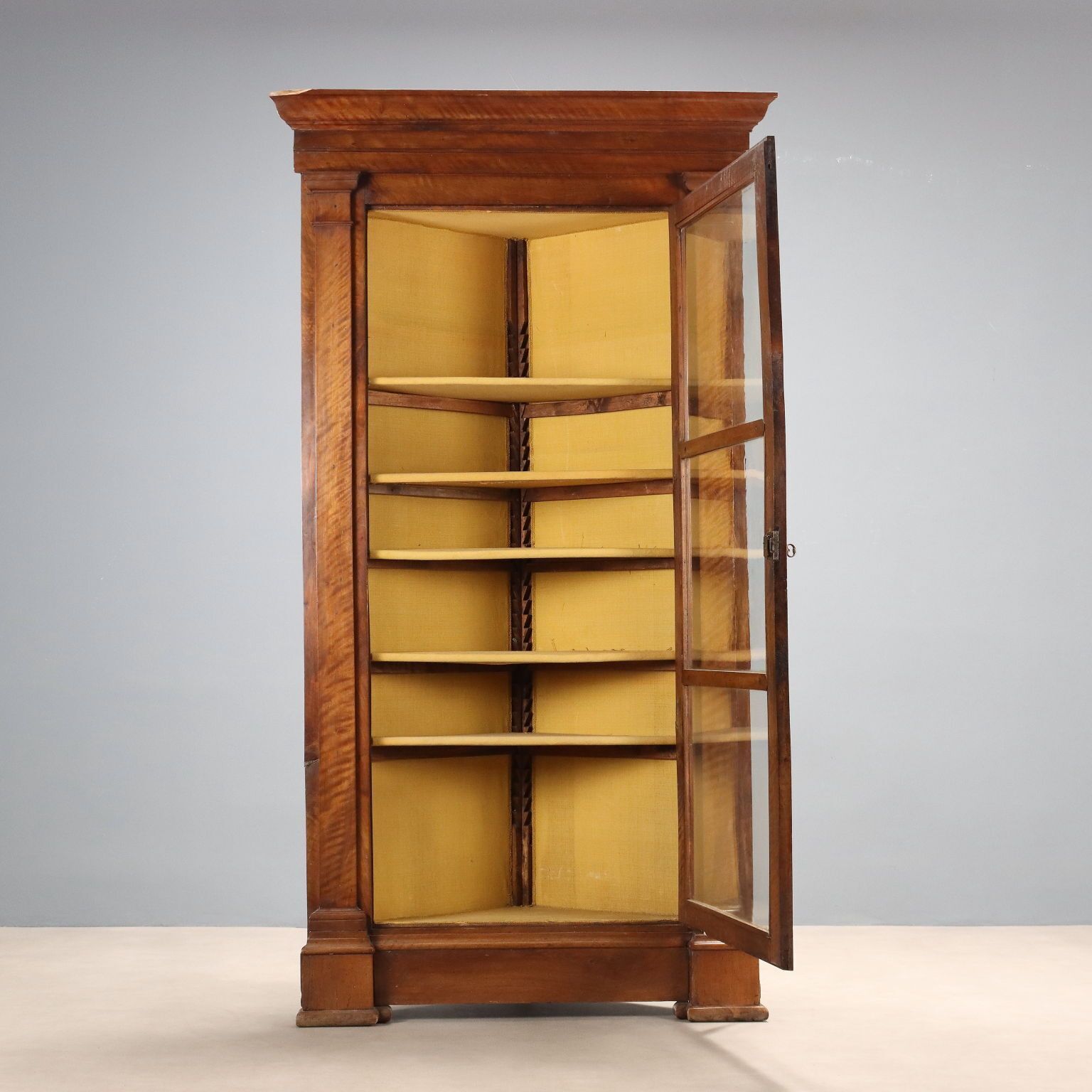 Corner Cabinet Baroque Walnut Italy XVIII Century photo Furniture