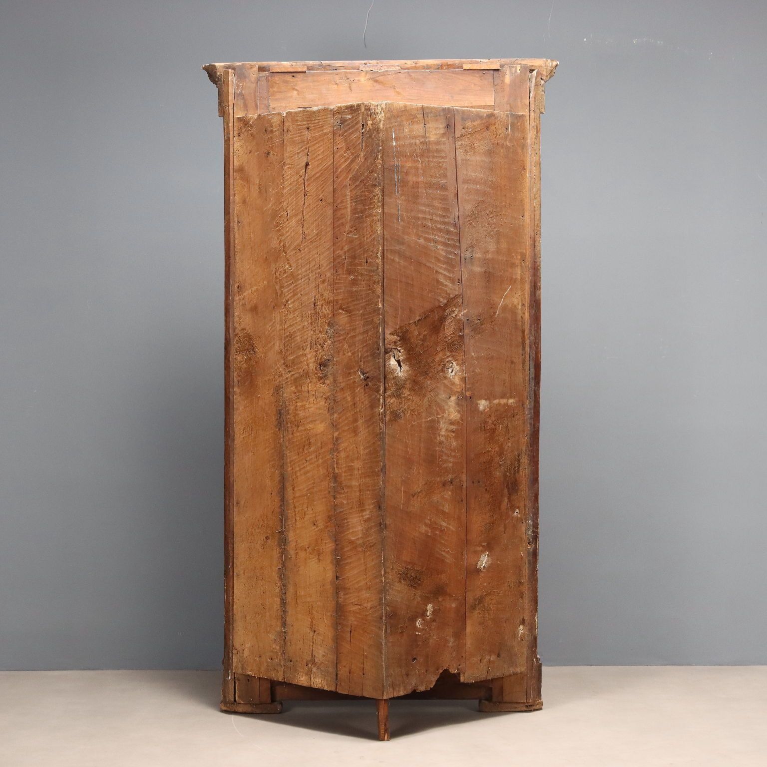 1750.0 Corner Cabinet Baroque Walnut Italy XVIII Century photo