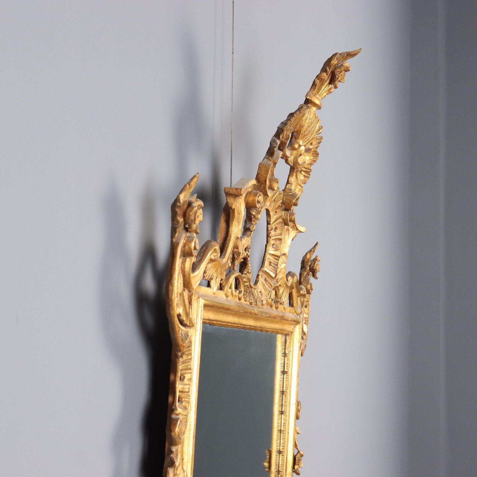 photo furniture Miroir d'époque en bois sculpté et doré, Italie, XXe siècle
