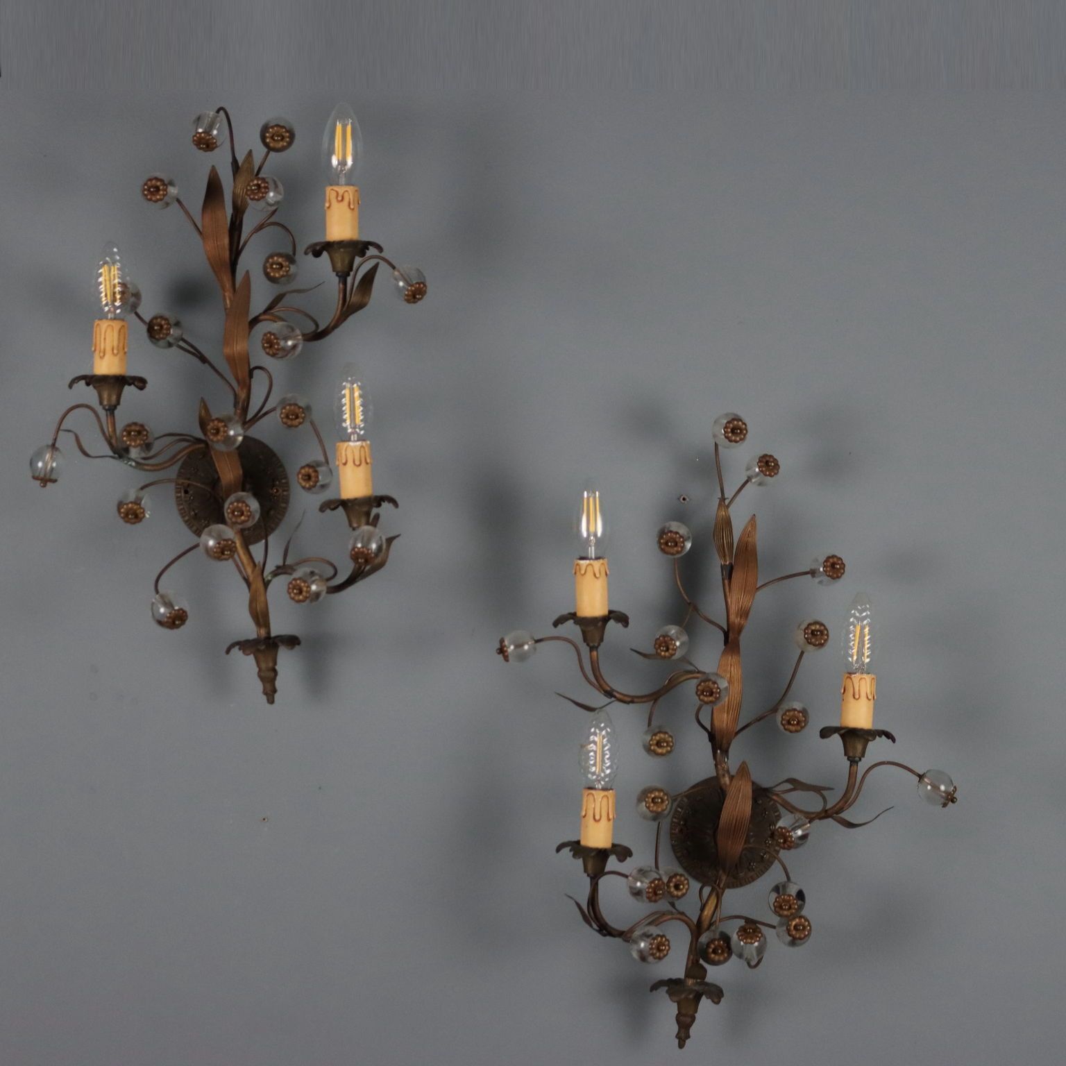 Appliques murales d'époque en métal bruni et verre, 3 lumières, Italie, XXe siècle