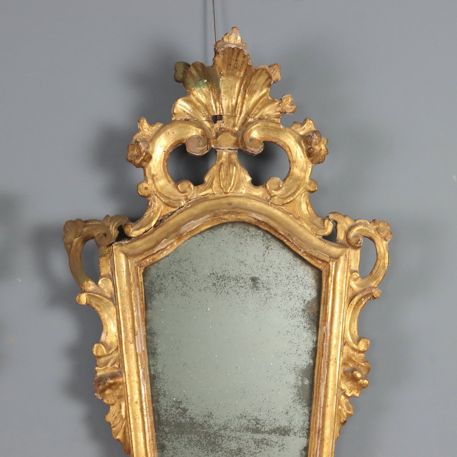 Miroirs d'époque en bois sculpté et doré, France, XVIIIe siècle photo 1500.0