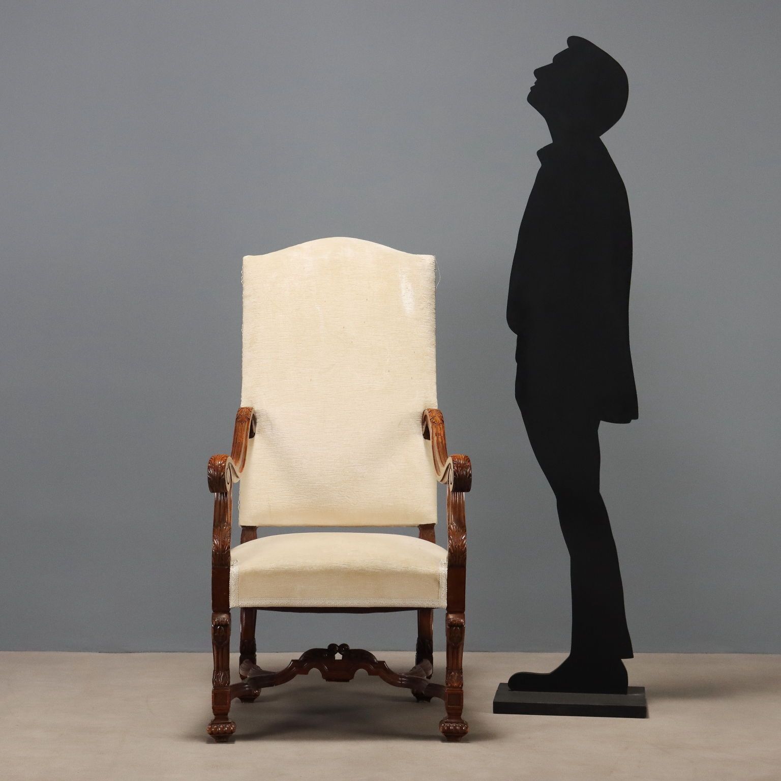 Fauteuil néo-baroque en hêtre peint façon noyer, XXe siècle photo for sale
