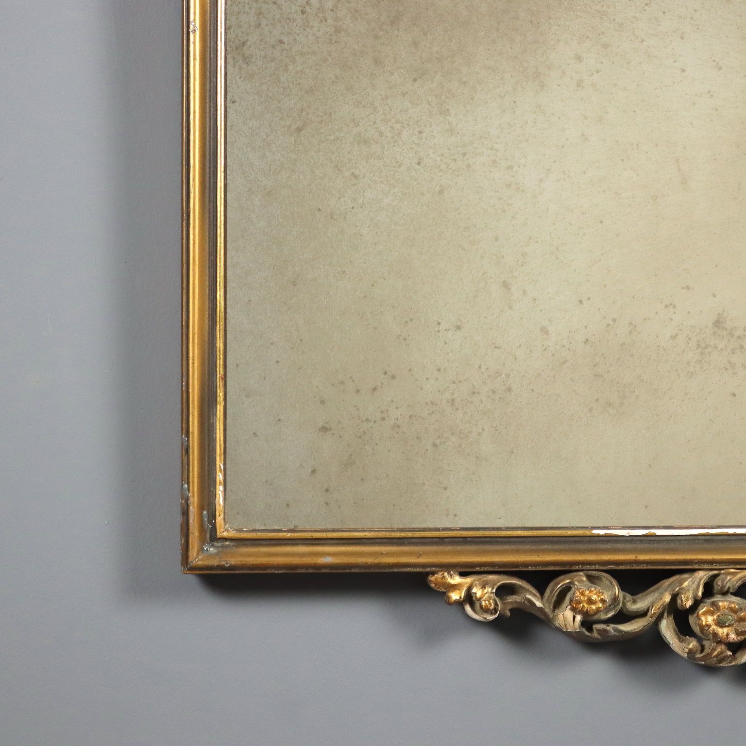 Gesneden en Verguld Spiegel in Neoclassicistische Stijl photo buy