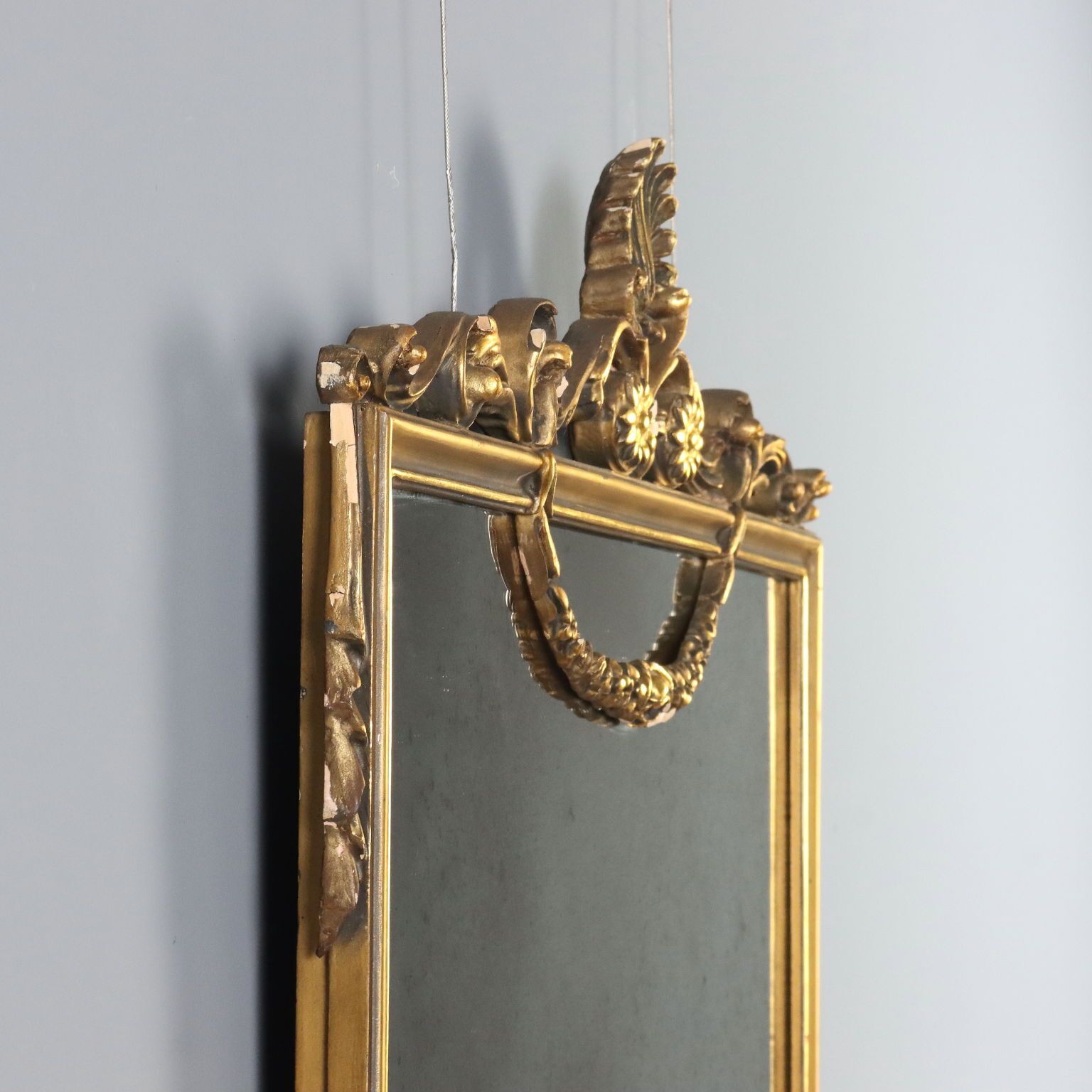 photo for sale Miroir de style sculpté et doré