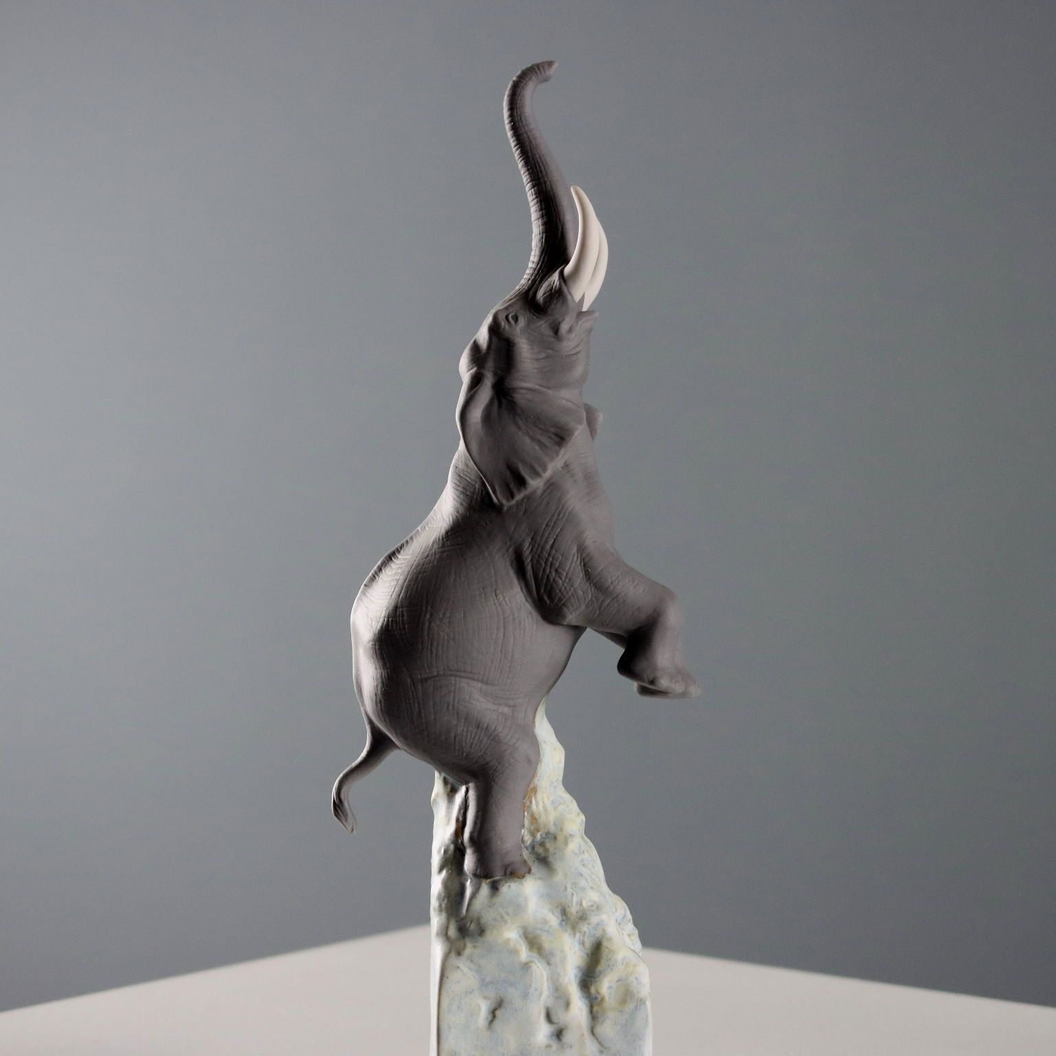 Sculpture moderne Éléphant Lladró, Espagne, 2005 photo for sale