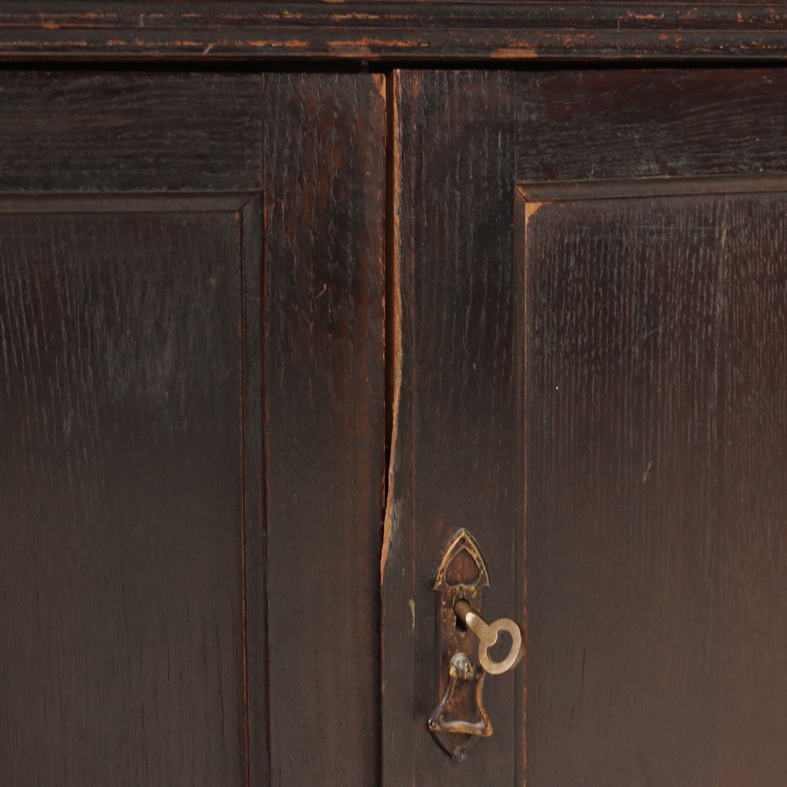 photo furniture Commode d'époque en chêne, Italie, XXe siècle