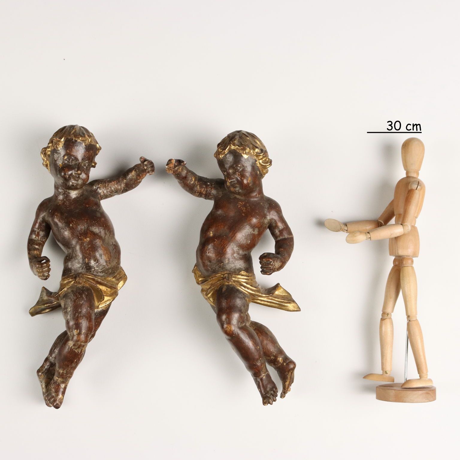Anges d'époque sculptés en bois doré et laqué, Italie, XIXe siècle photo furniture