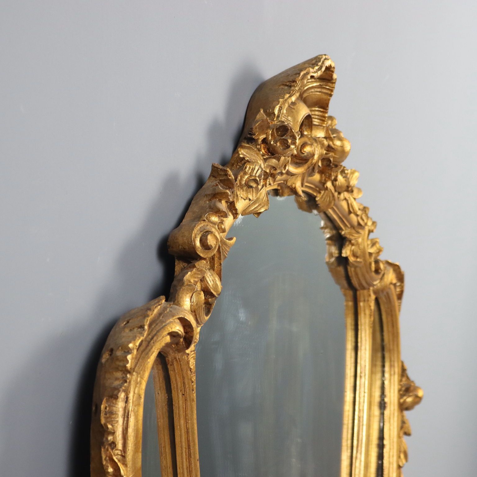Miroir de style sculpté et doré photo vinterior