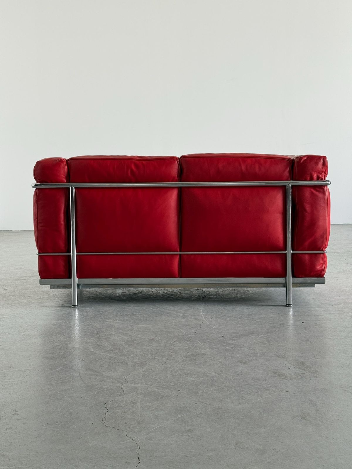 Iconic ‘Lc2’ Two Seater Sofa By Le Corbusier, Charlotte Perriand And Pierre Jeanneret For Cassina, Red Leather & Chromed Steel photo vinterior