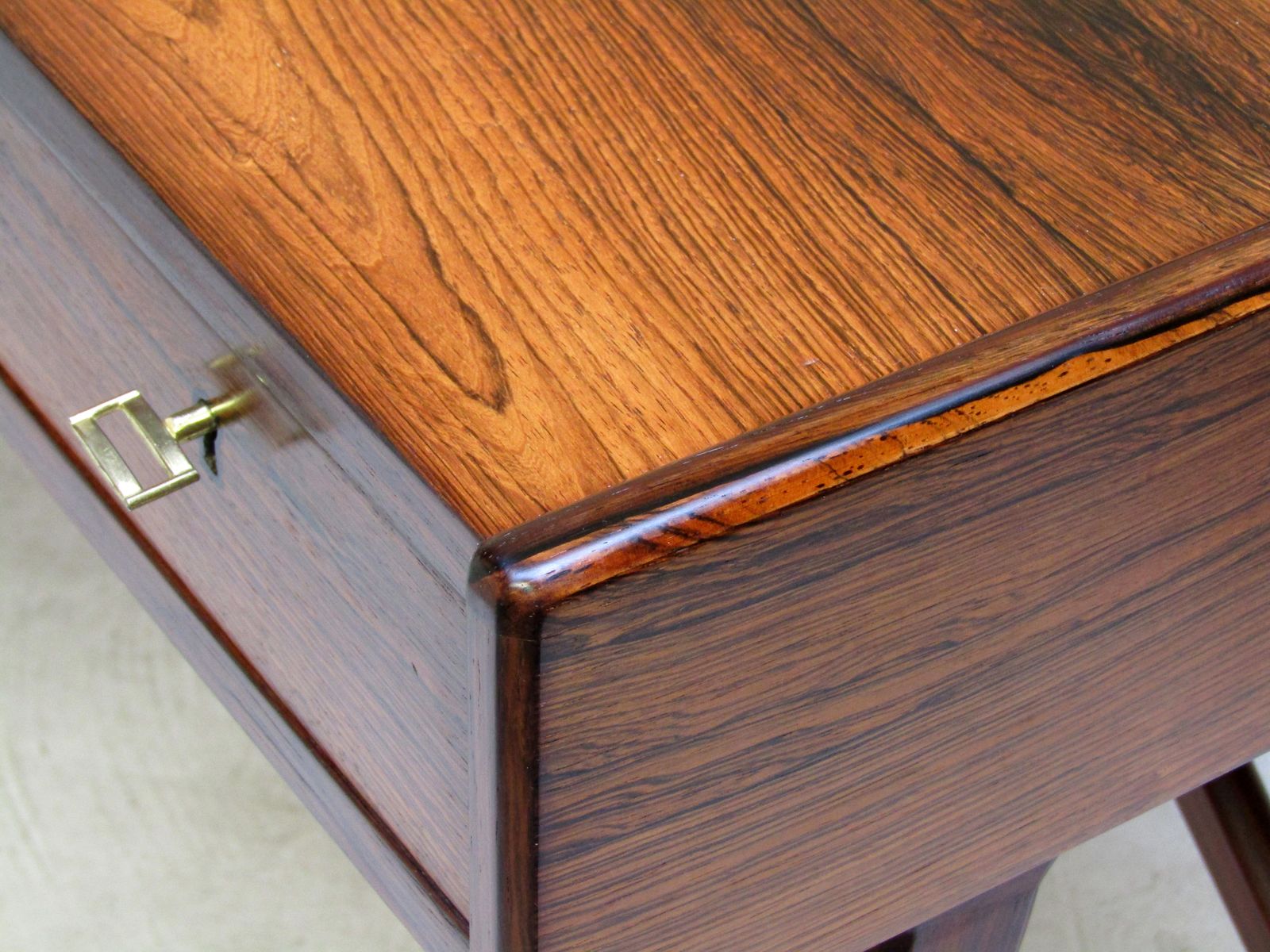 photo vinterior 1960s Danish Model 65 Desk / Vanity Dresser In Rosewood By Arne Wahl Iversen
