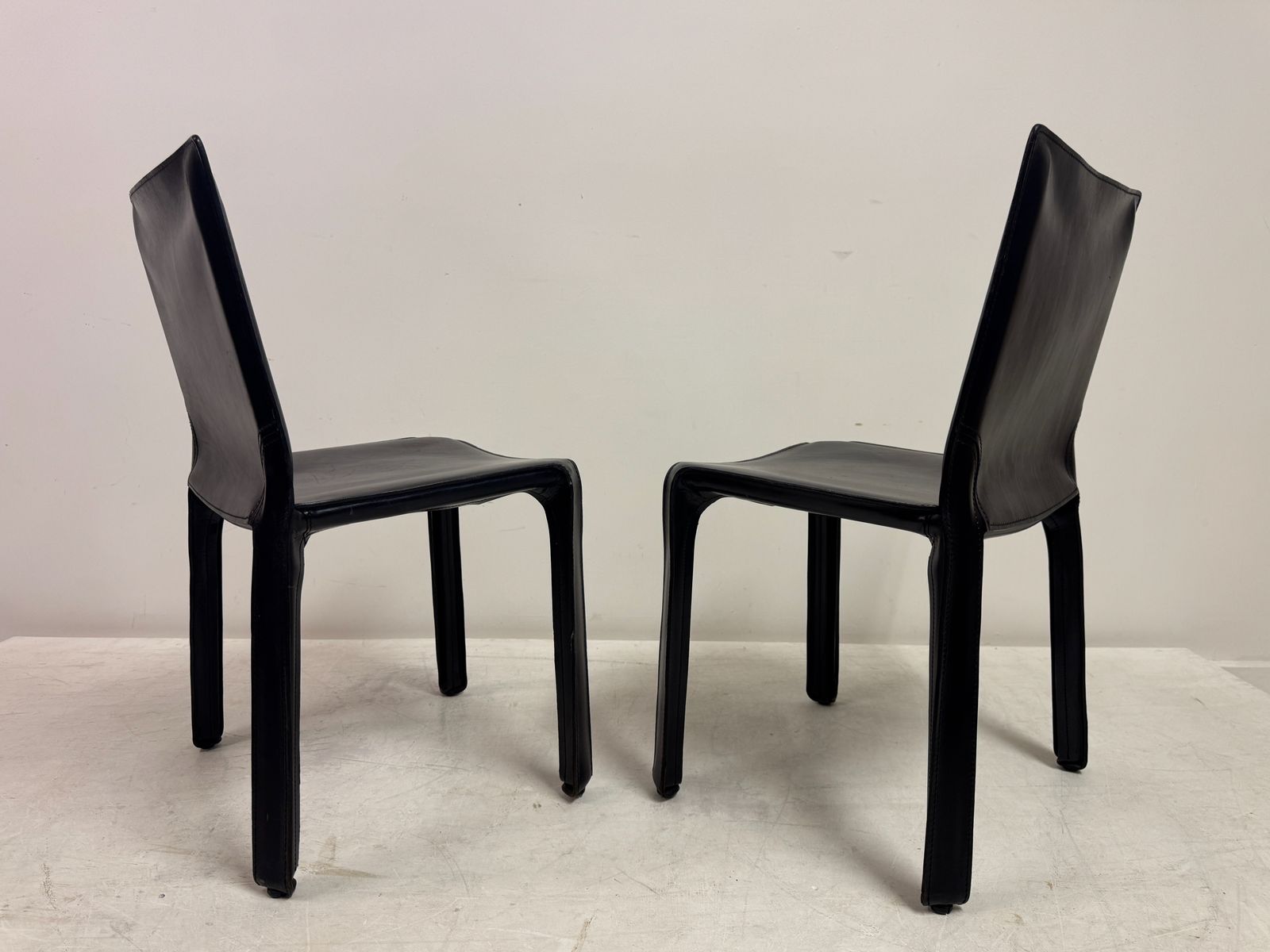 photo vinterior Set Of Six Black Leather Cab Dining Chairs By Mario Bellini For Cassina