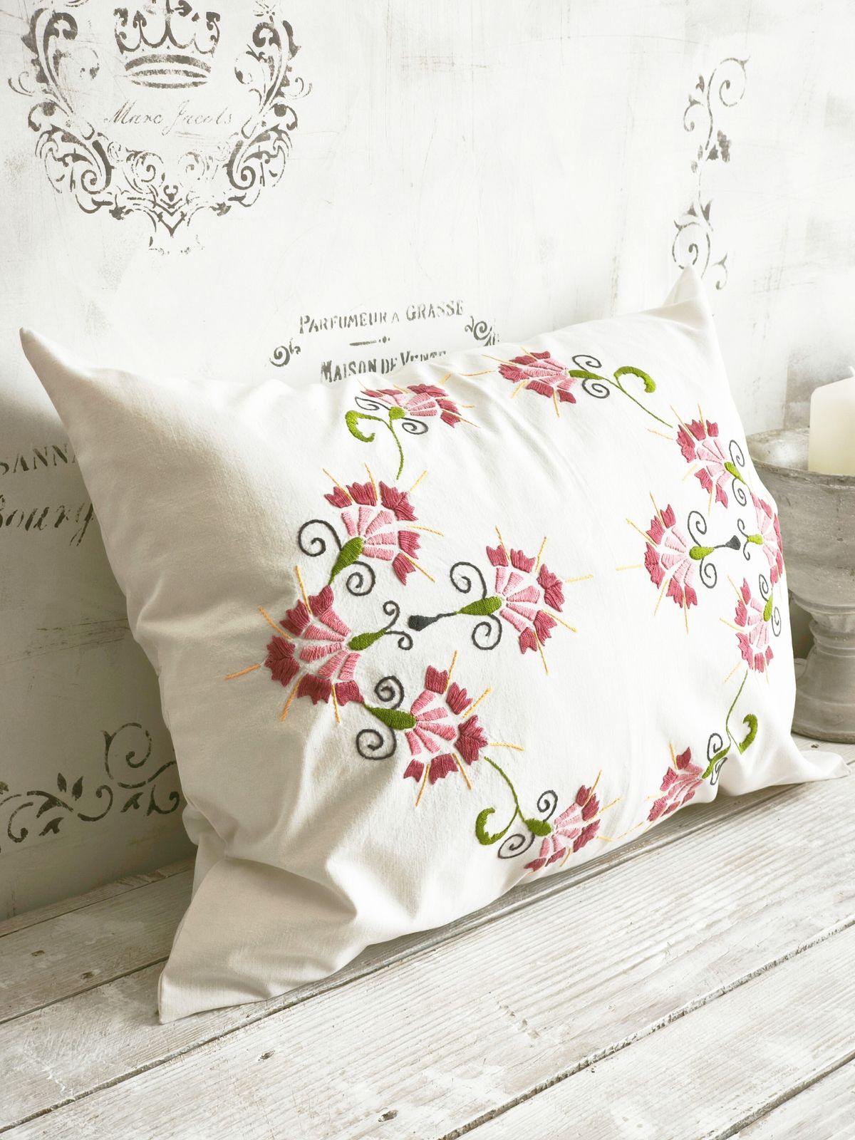 Linen Cushion Embroidered Red Flowers photo vinterior