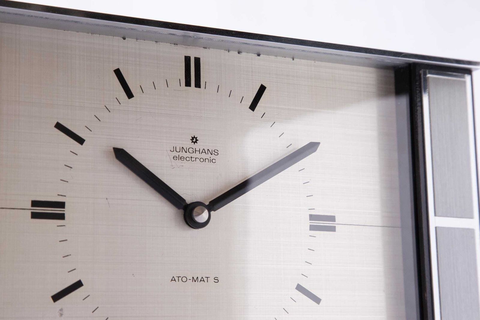 Elegant 1960s Junghans Desk Clock Mid Century Modern Space Age Table Atomic Germany Mcm Mantel Shelf photo Home Decor