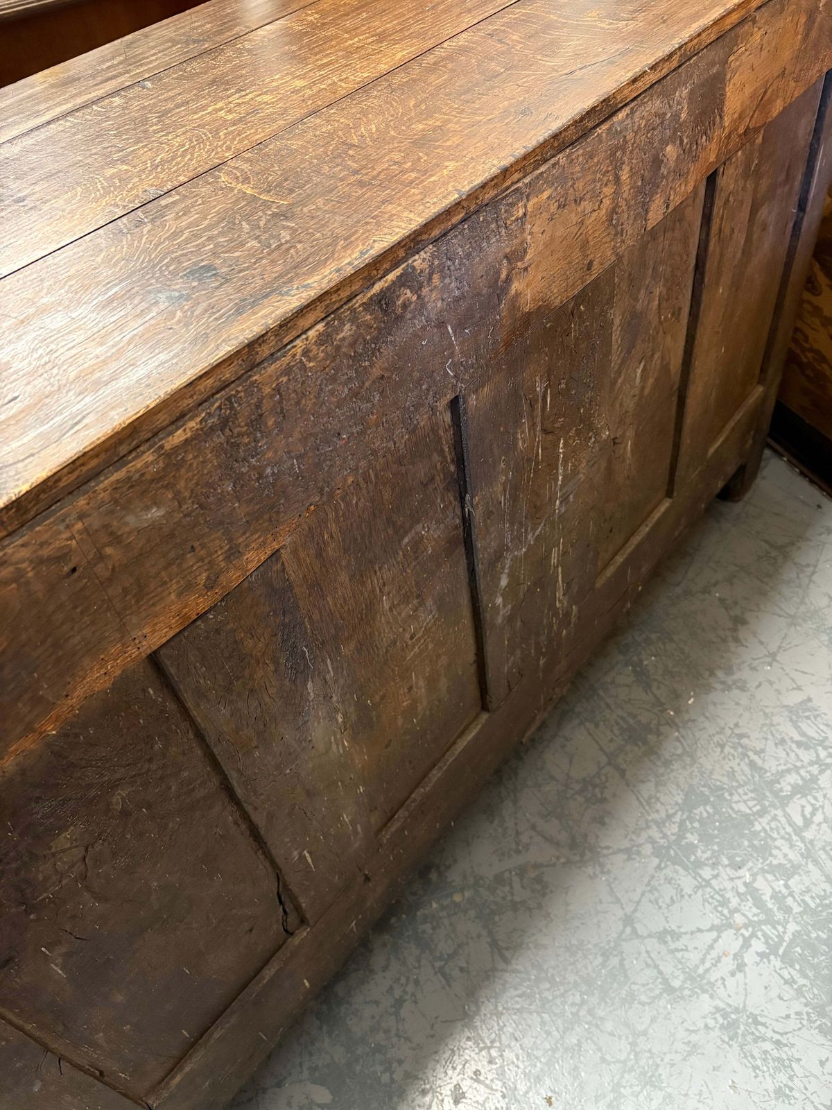 photo furniture Large Antique 18thc Country House Paneled Oak Mule Chest