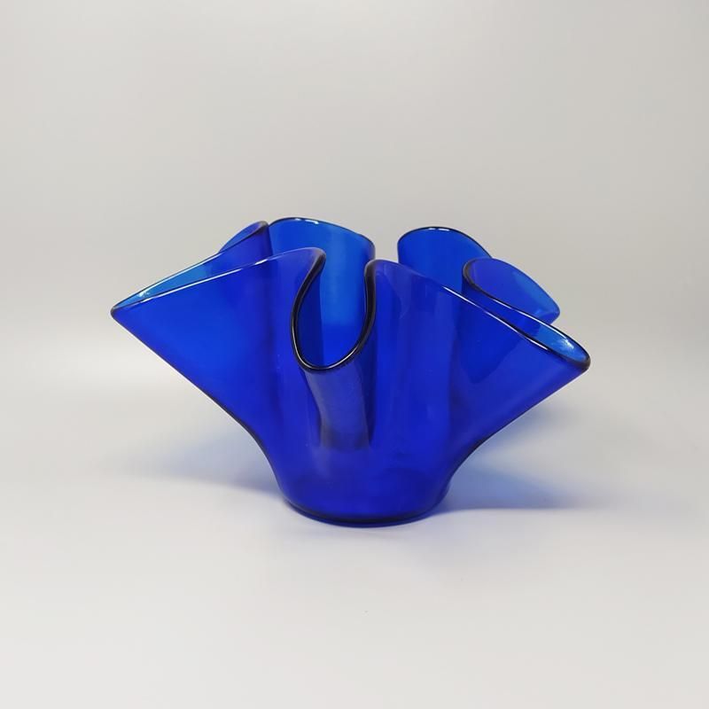 Vase bleu « Fazzoletto » Dogi en verre de Murano, années 1970. Fabriqué en Italie photo for sale