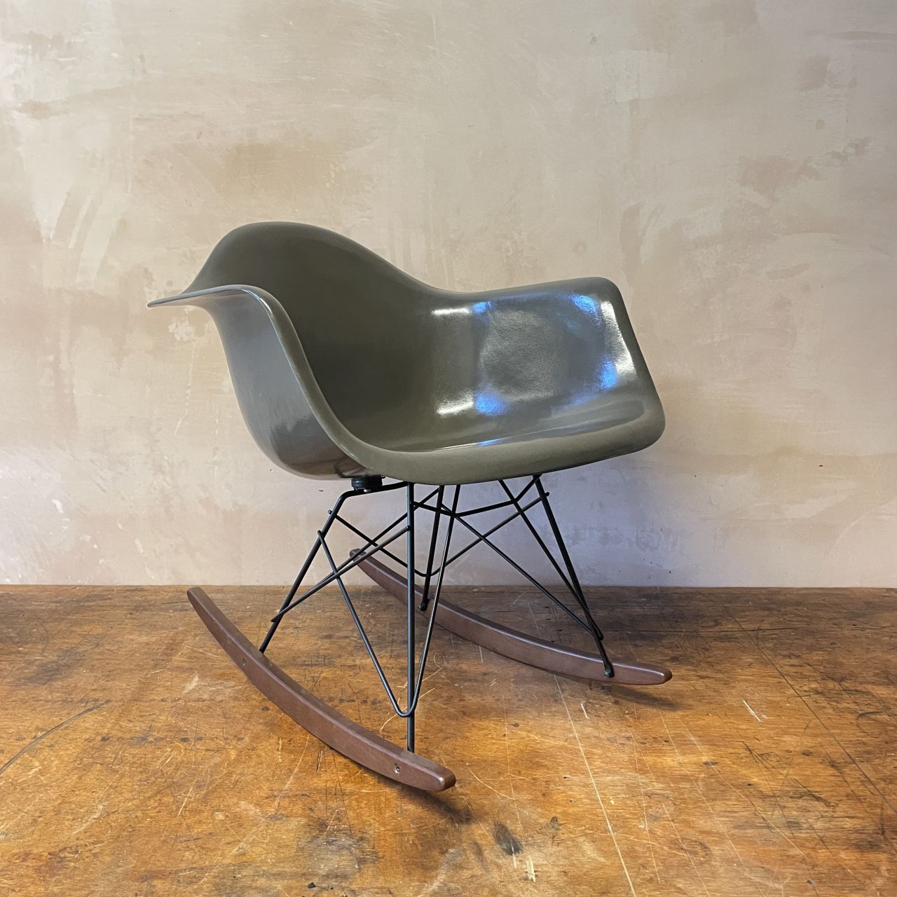 Eames Herman Miller Rar Rocking Chair In Elephant Grey