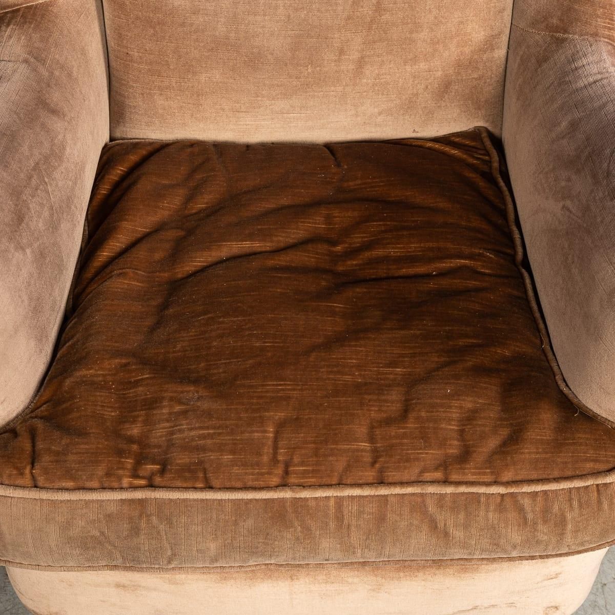 photo vinterior Vintage 20th Century Italian Pair Of Velvet Wingback Armchairs C.1960