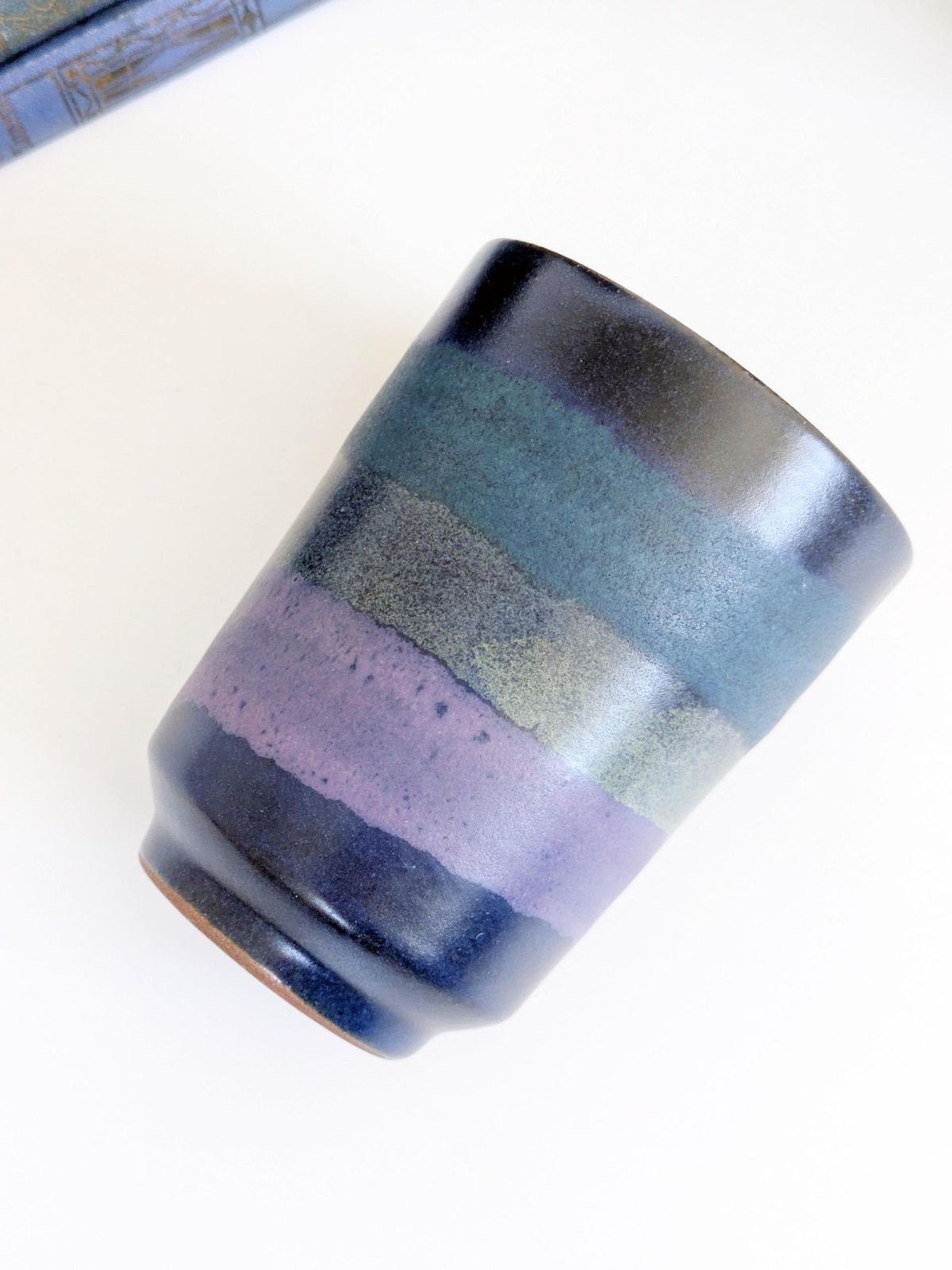 photo vintage Midcentury Kmk Viola Pottery Plates, Tumblers And Butterdish, Olga Nawothnig Design, 70s Germany