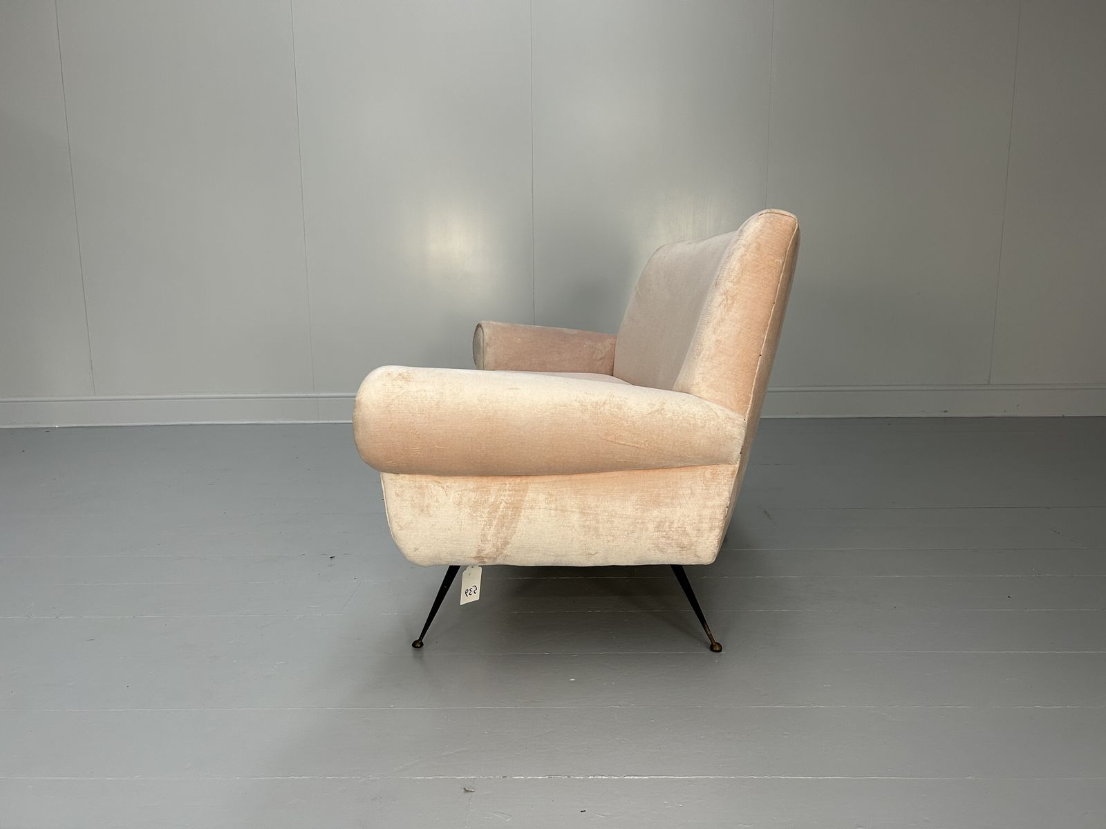 Minotti "Gigi Radice" Curved 3 Seat Sofa In Pale Pink Velvet photo Furniture