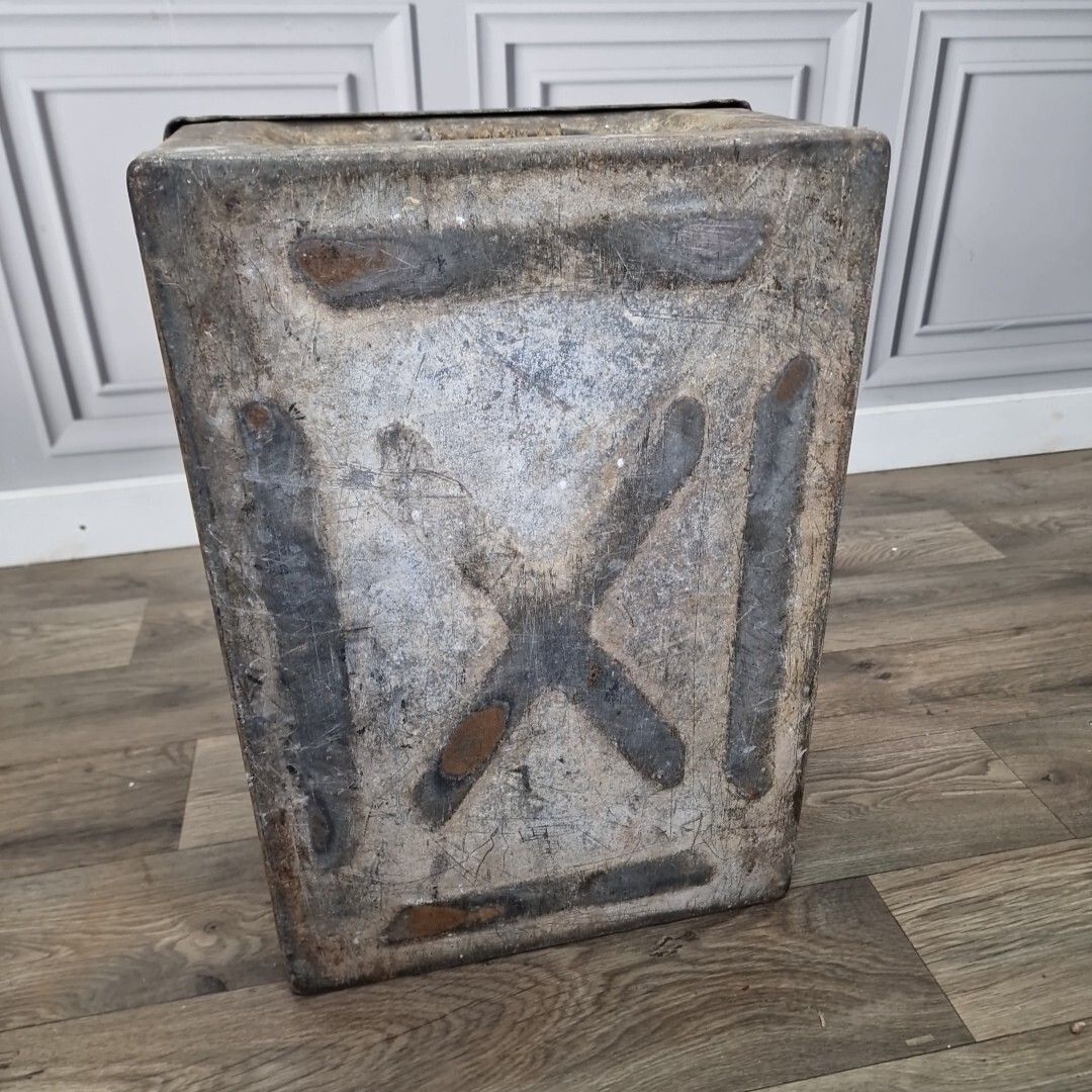 Vintage Heavy Metal Trunk Military Box Storage Chest Coffee Table Case Tool Ammo photo vintage
