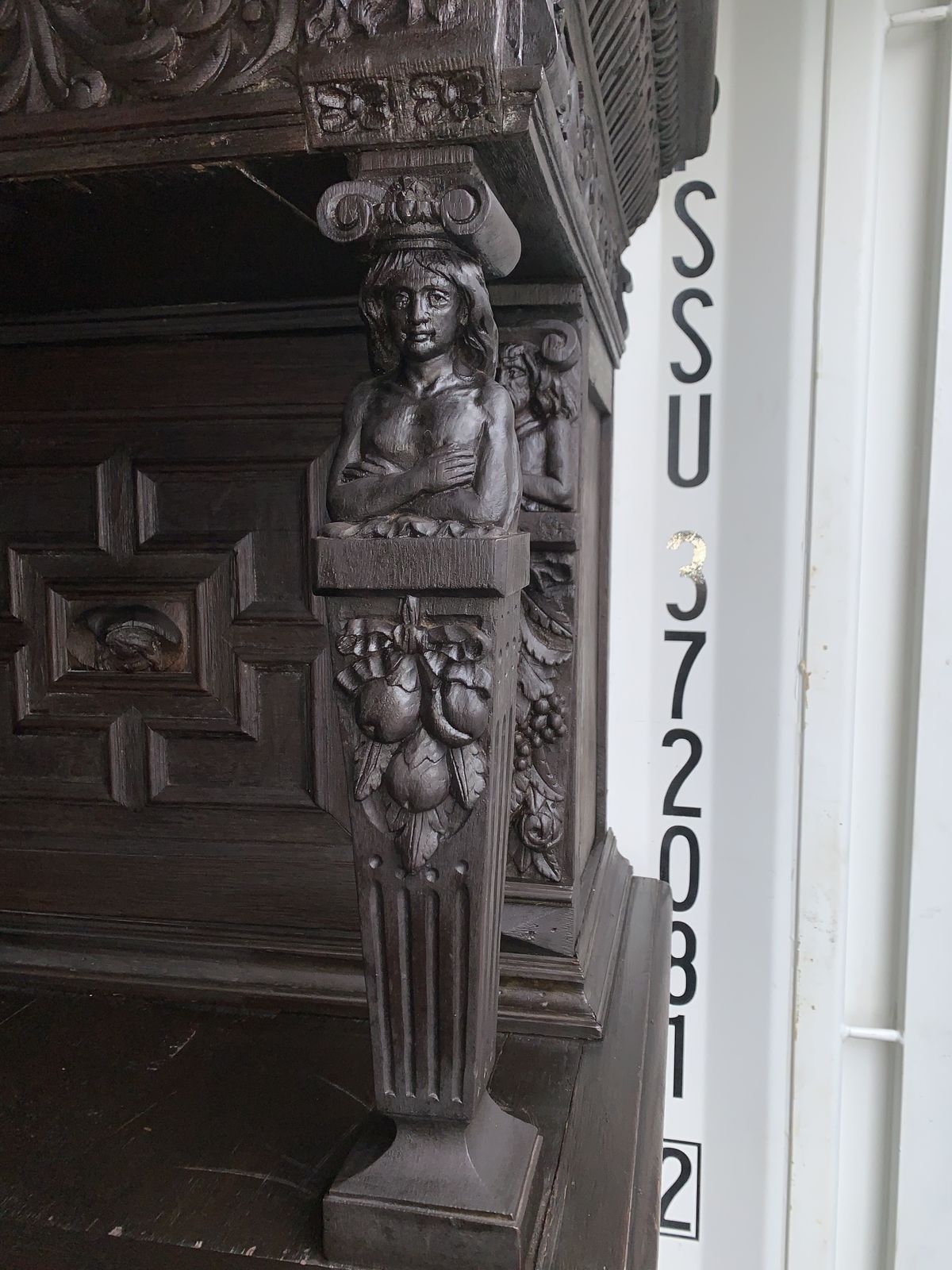 photo vintage Antique 17th Century Court Cupboard Anno 1609