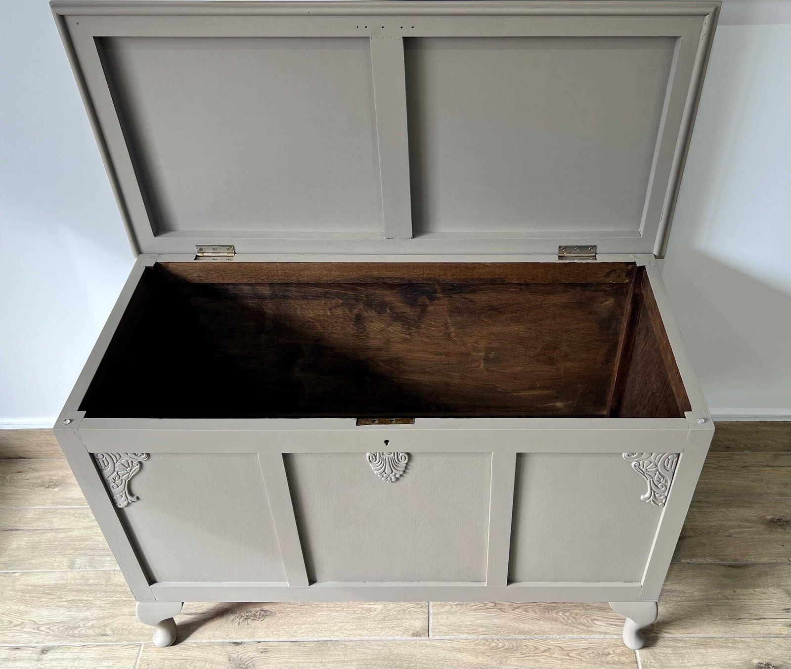 Vintage Blanket Box, Taupe Finish, Cabriole Legs, Carved Details, Queen Anne Style Storage Trunk photo vinterior