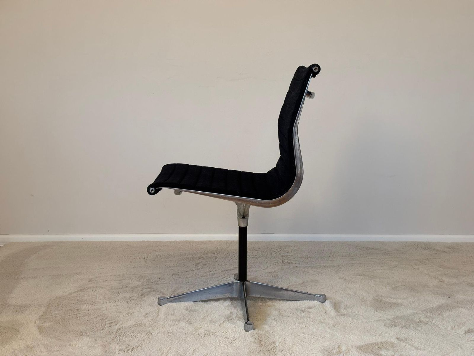 Model Ea 105 Aluminium Swivel Chair By Eames For Herman Miller, 1970s photo Furniture