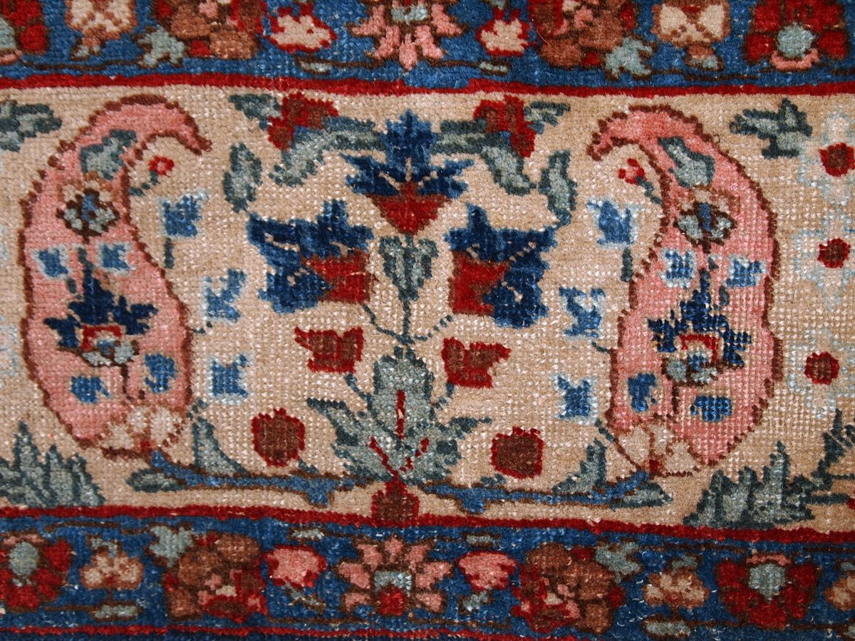 Handgemaakt antiek wollen tapijt met bloemenmedaillon en vogels — 190 × 292 cm — jaren 1920 photo for sale