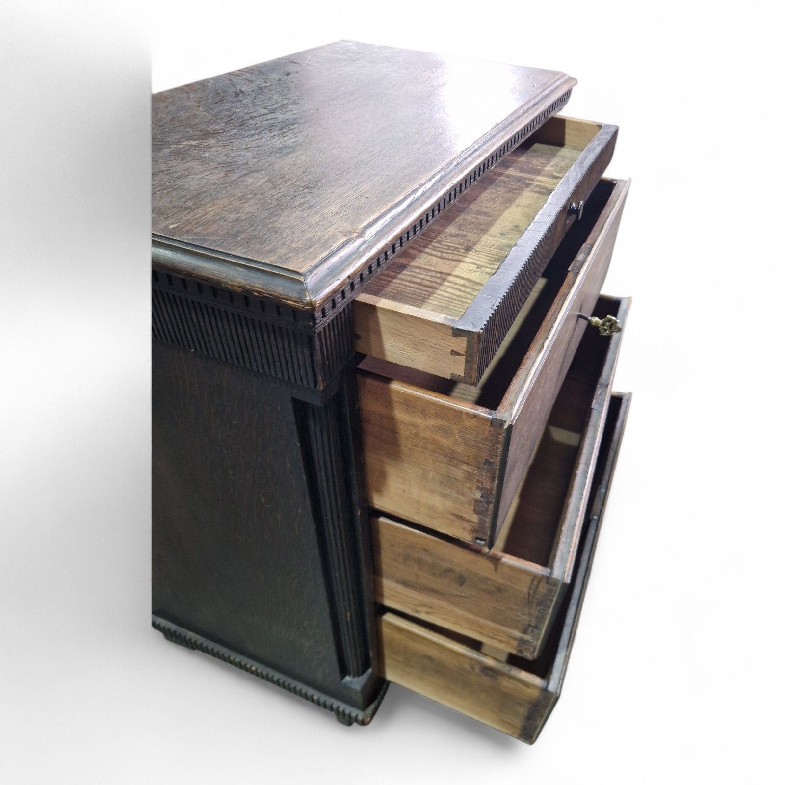 photo vintage Antique Continental Rustic Drawers Oak Chest Of Drawers Lockable Storage