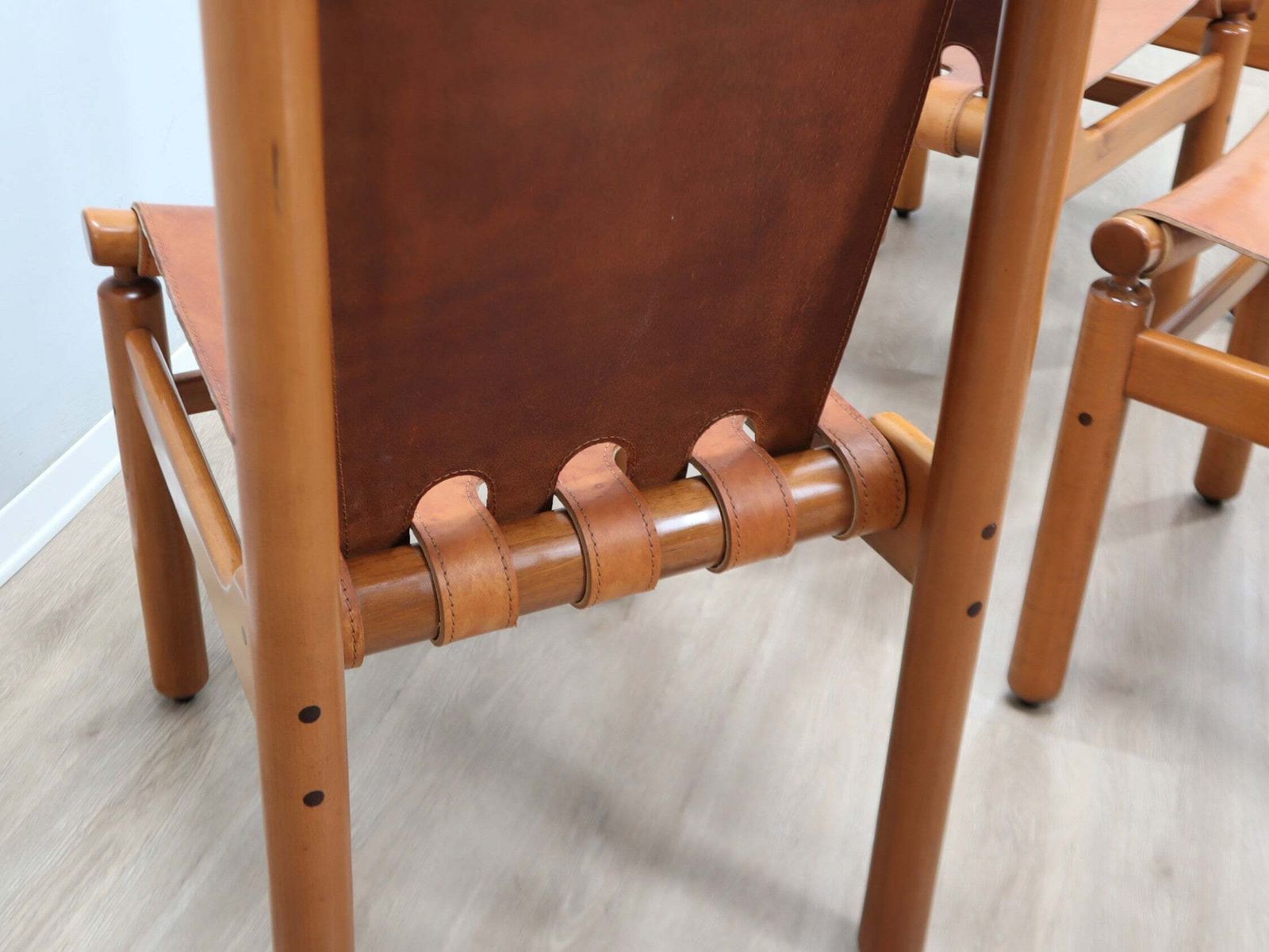 photo vinterior Set Of 4 Ilmari Tapiovaara For La Permanente Walnut And Leather Chairs 1960s