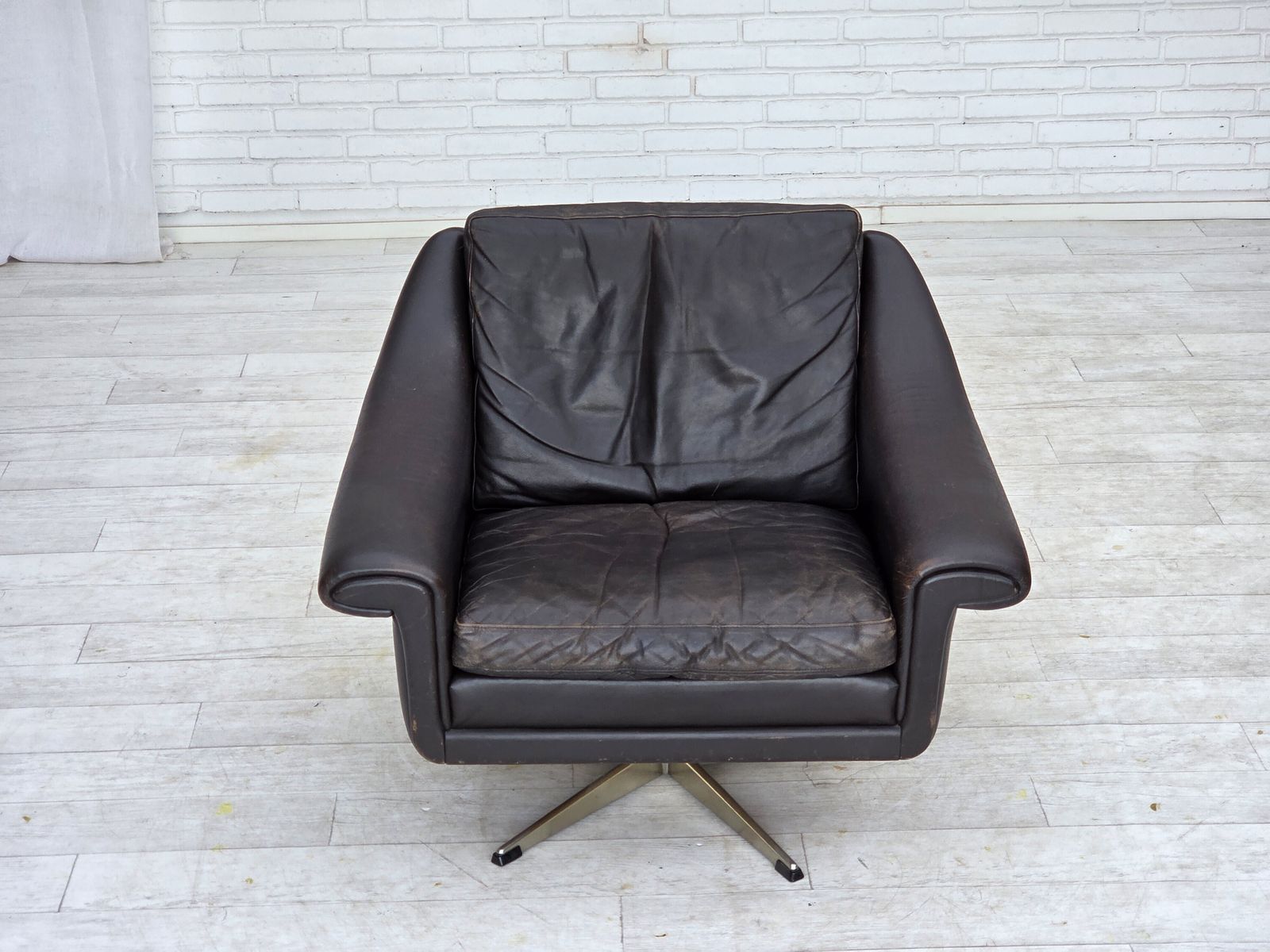 Ca. Jaren 1960, Deense Draaifauteuil Van Aage Christensen, Meubelsleder. photo furniture