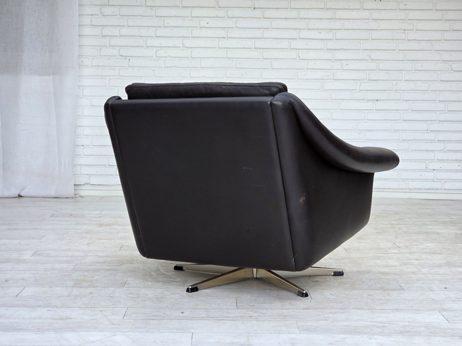 1960s, Danish Swivel Armchair By Aage Christensen, Furniture Leather. photo vintage