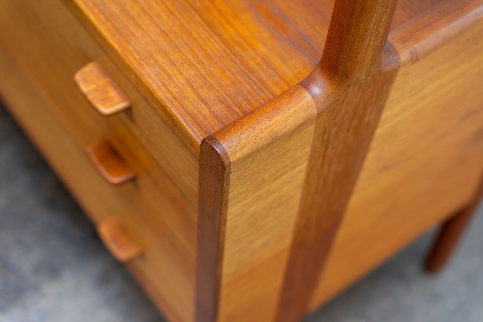 Ry 20 Highboard In Teak By Hans J. Wegner For Ry Møbler, Denmark, 1960s photo vintage