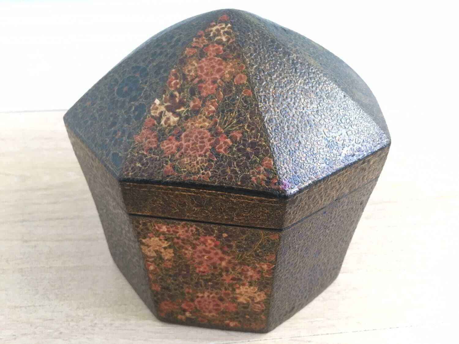 Late 19th Century Kashmiri Turban Box In Papier Mâché photo for sale