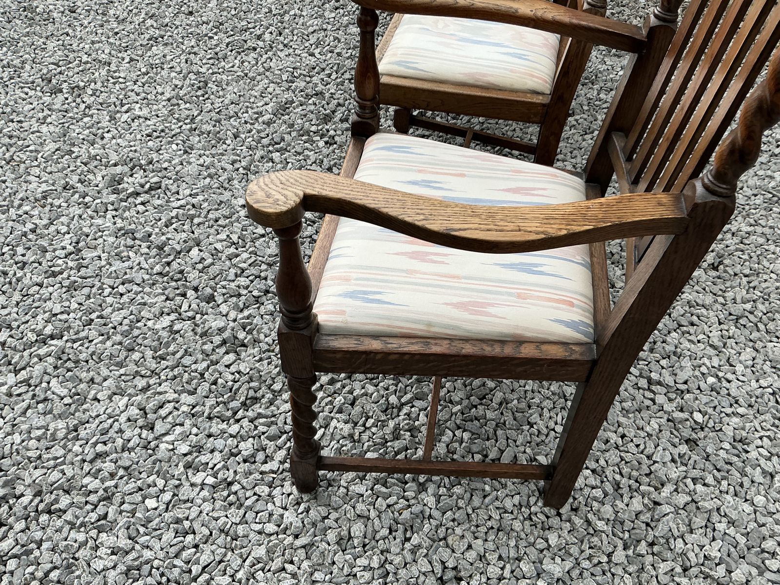 photo furniture Lovely Set Of 6 Oak Twist Leg Chairs